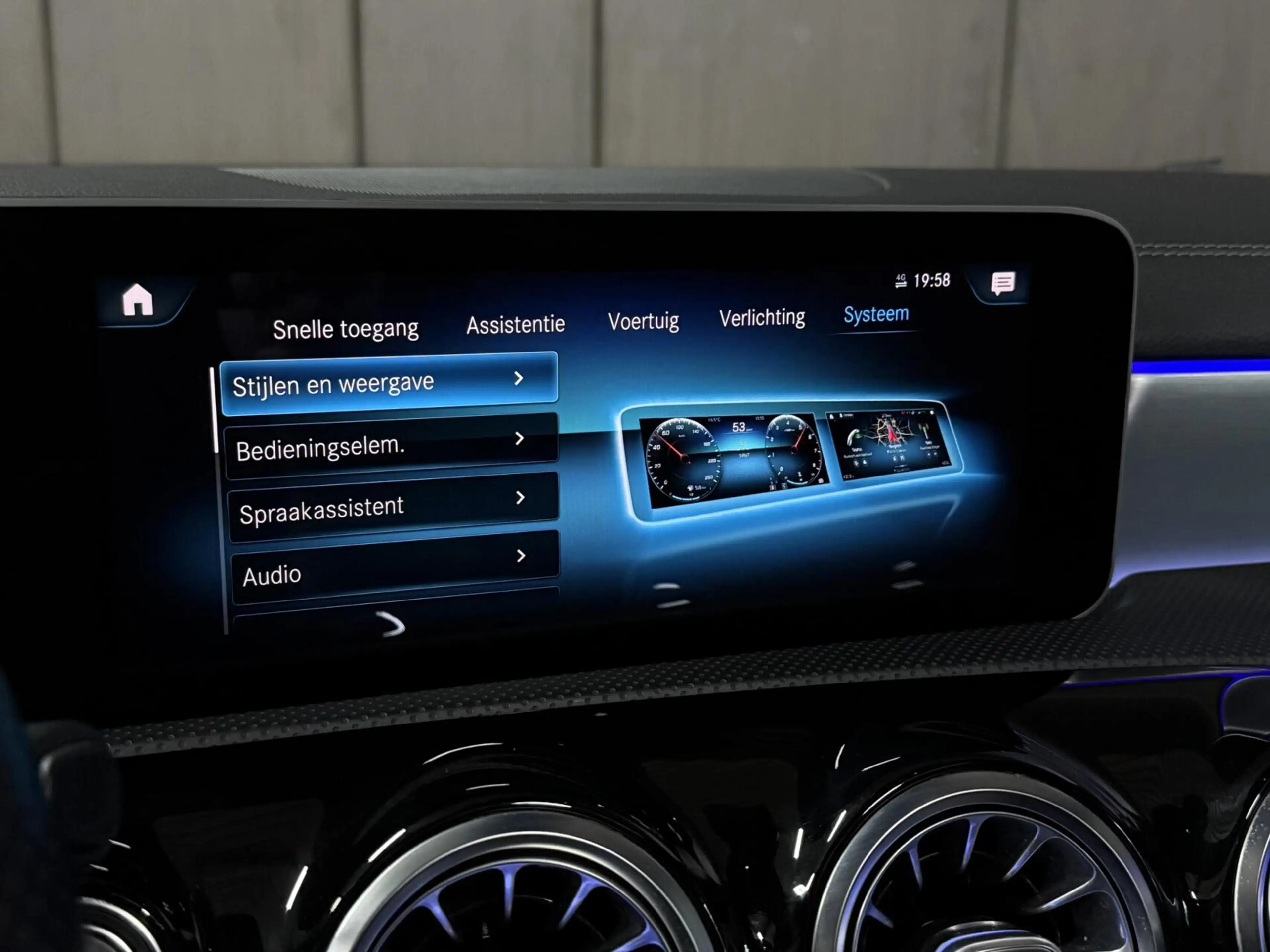 Mercedes-Benz A 180 AMG|PANO|SFEER|KEYLESS|LED|CRUISE|WIDESCREEN — photo 31