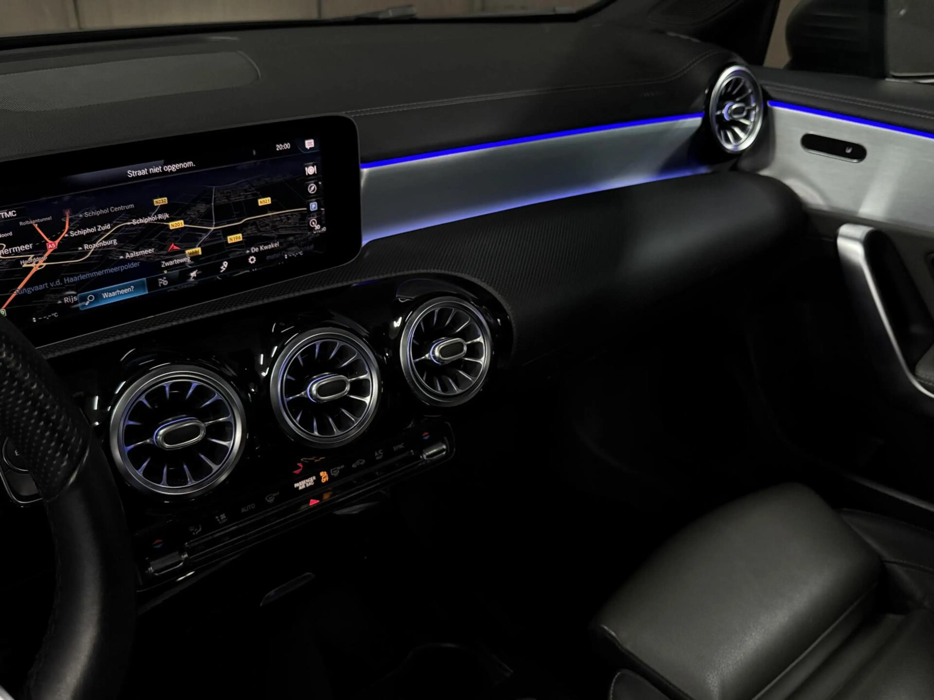 Mercedes-Benz A 180 AMG|PANO|SFEER|KEYLESS|LED|CRUISE|WIDESCREEN — photo 35