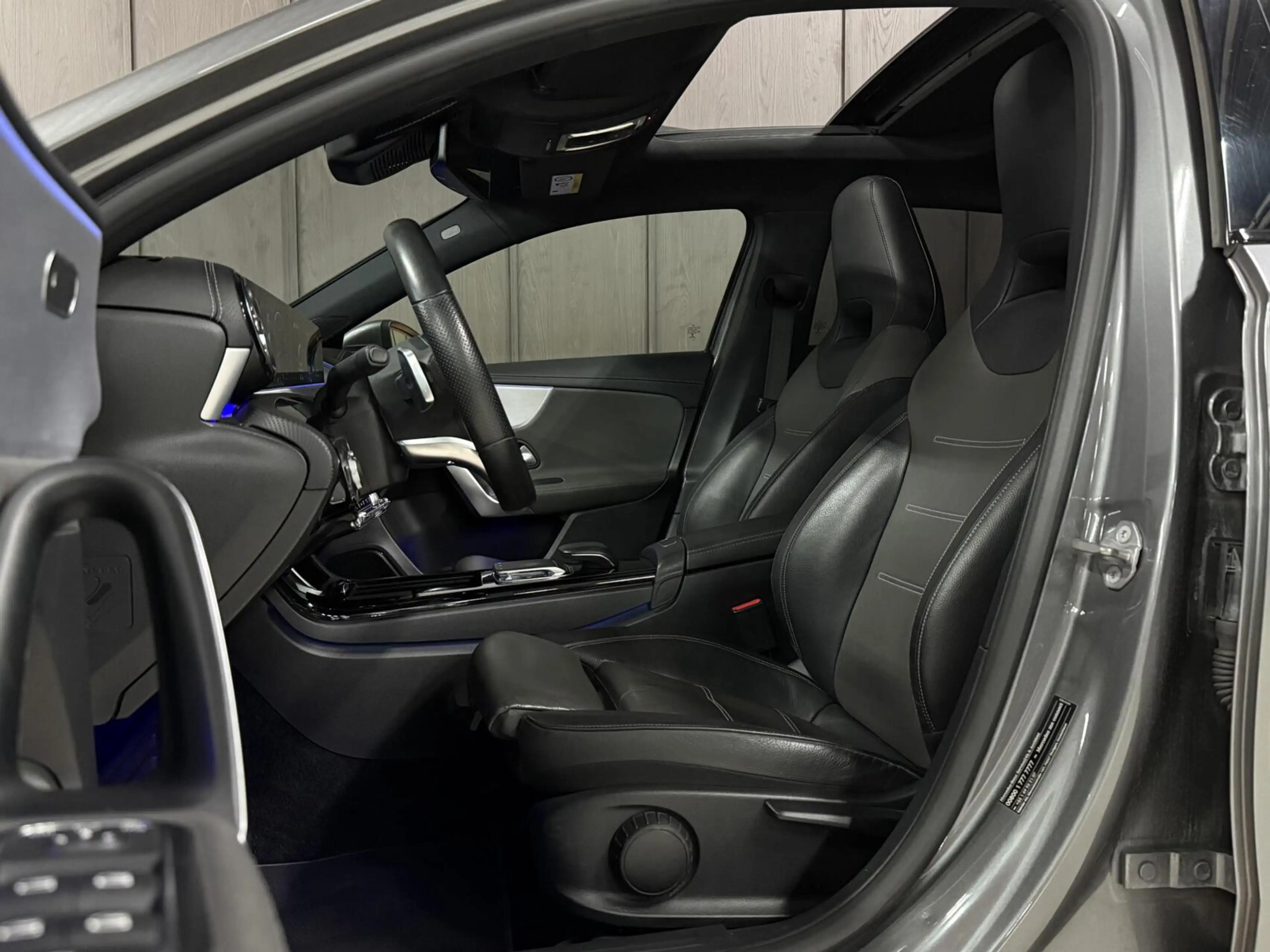 Mercedes-Benz A 180 AMG|PANO|SFEER|KEYLESS|LED|CRUISE|WIDESCREEN — photo 4