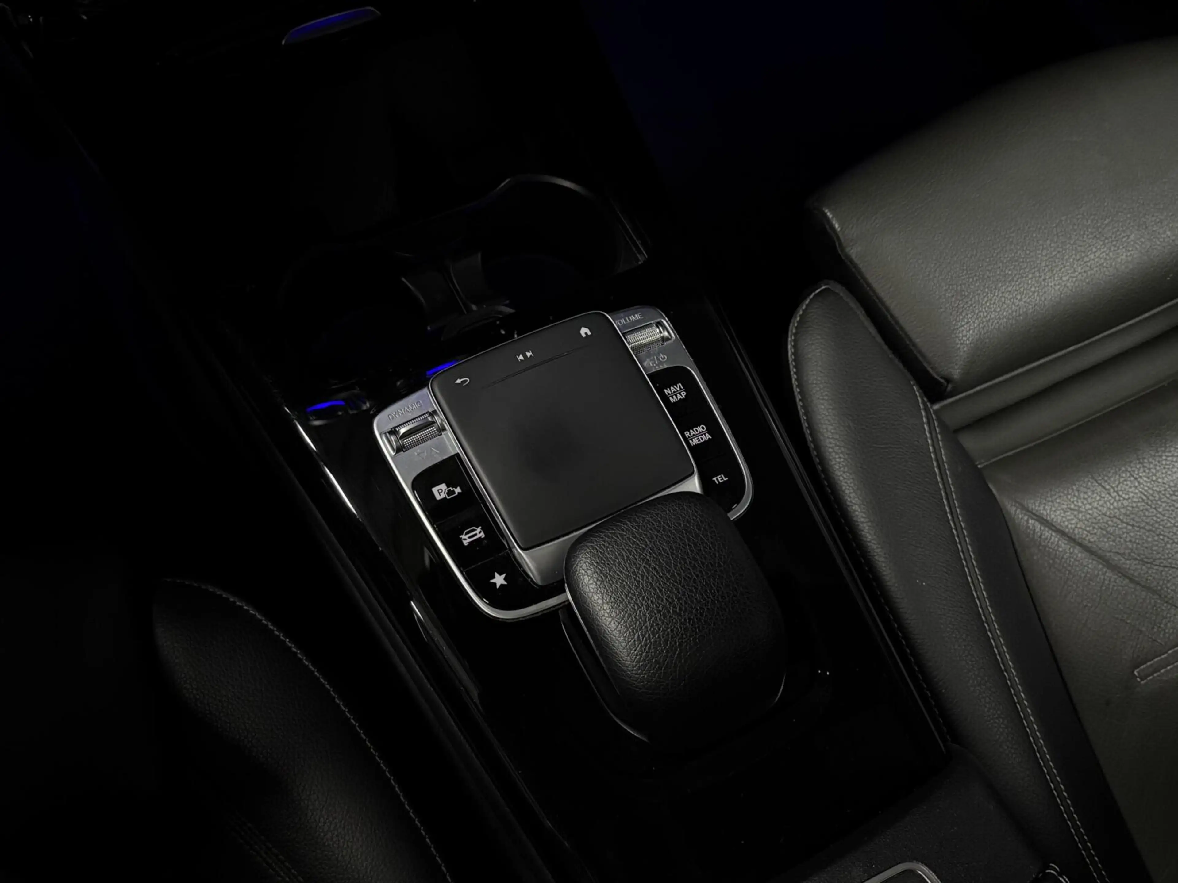 Mercedes-Benz A 180 AMG|PANO|SFEER|KEYLESS|LED|CRUISE|WIDESCREEN — photo 7