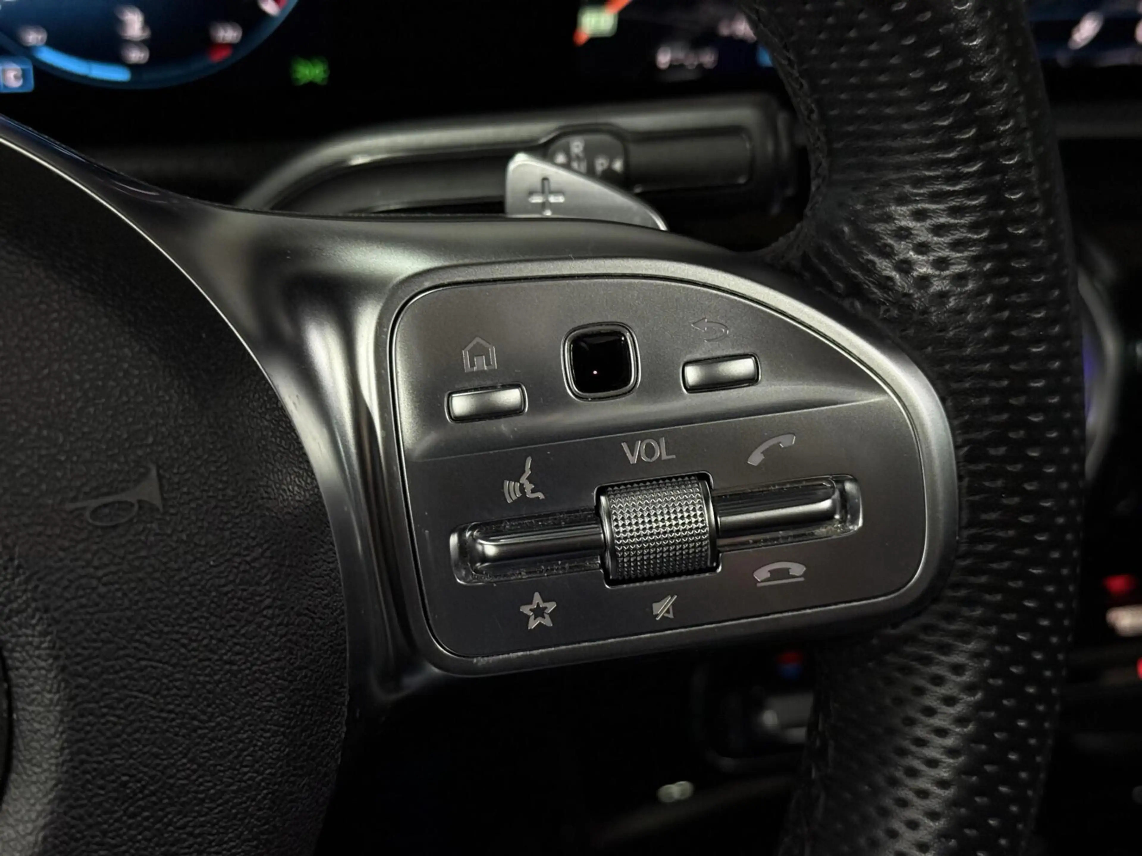 Mercedes-Benz A 180 AMG|PANO|SFEER|KEYLESS|LED|CRUISE|WIDESCREEN — photo 13