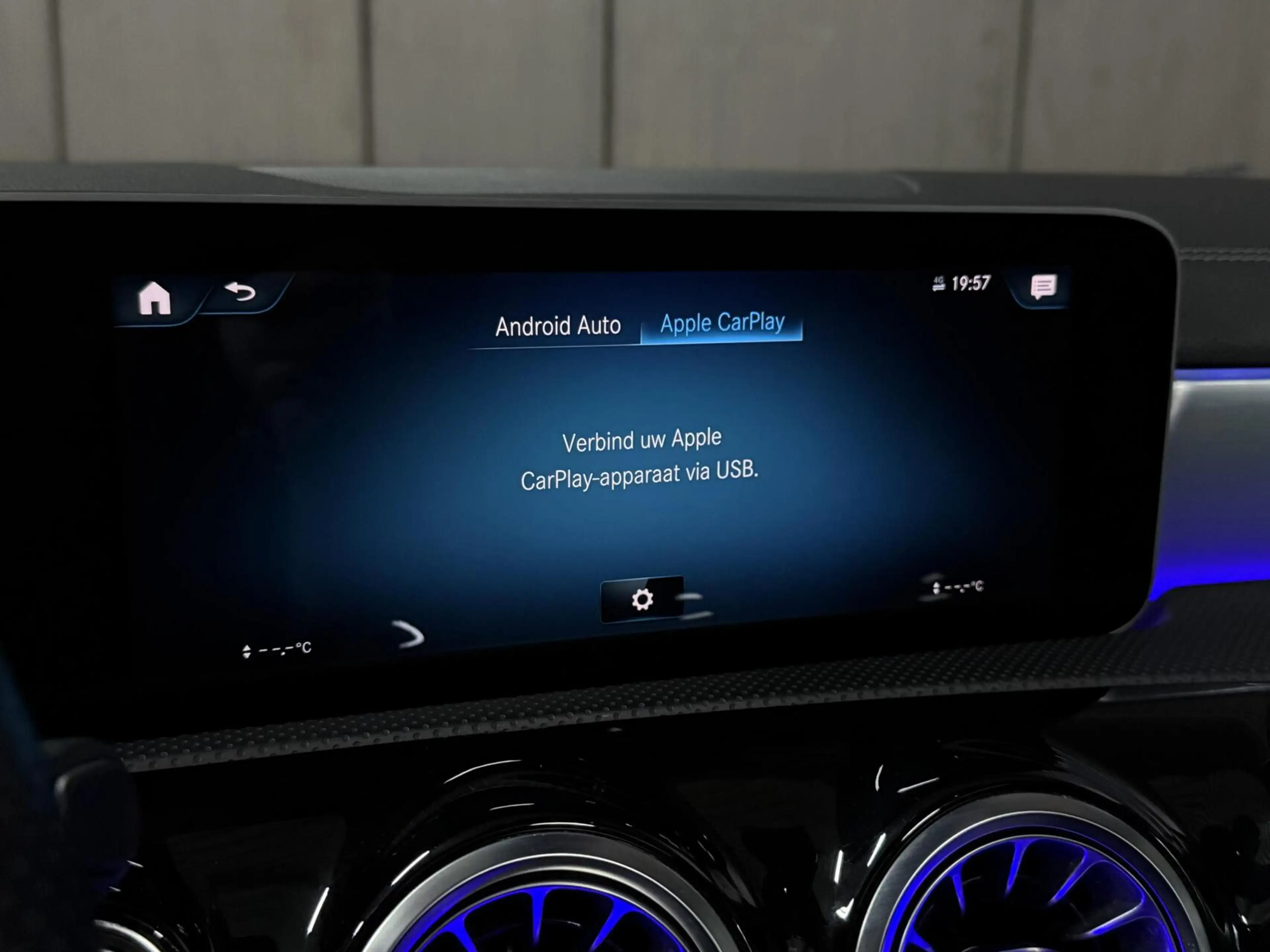 Mercedes-Benz A 180 AMG|PANO|SFEER|KEYLESS|LED|CRUISE|WIDESCREEN — photo 28