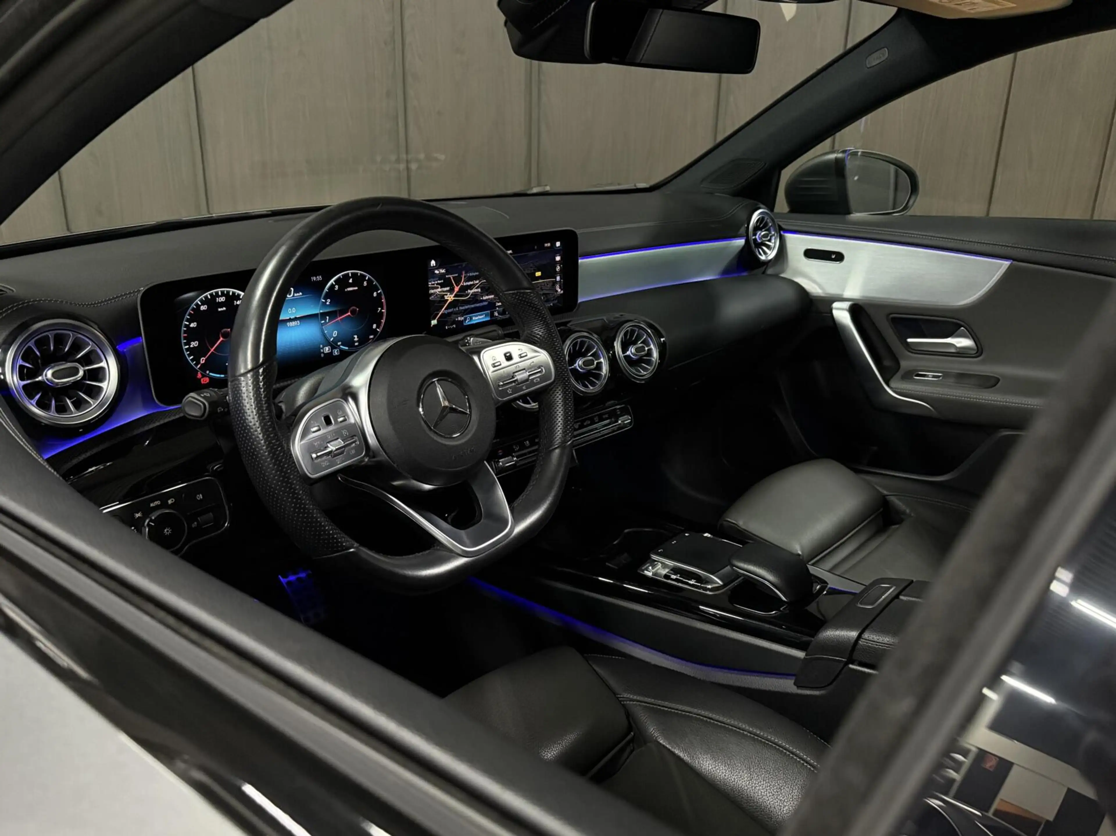 Mercedes-Benz A 180 AMG|PANO|SFEER|KEYLESS|LED|CRUISE|WIDESCREEN — photo 34
