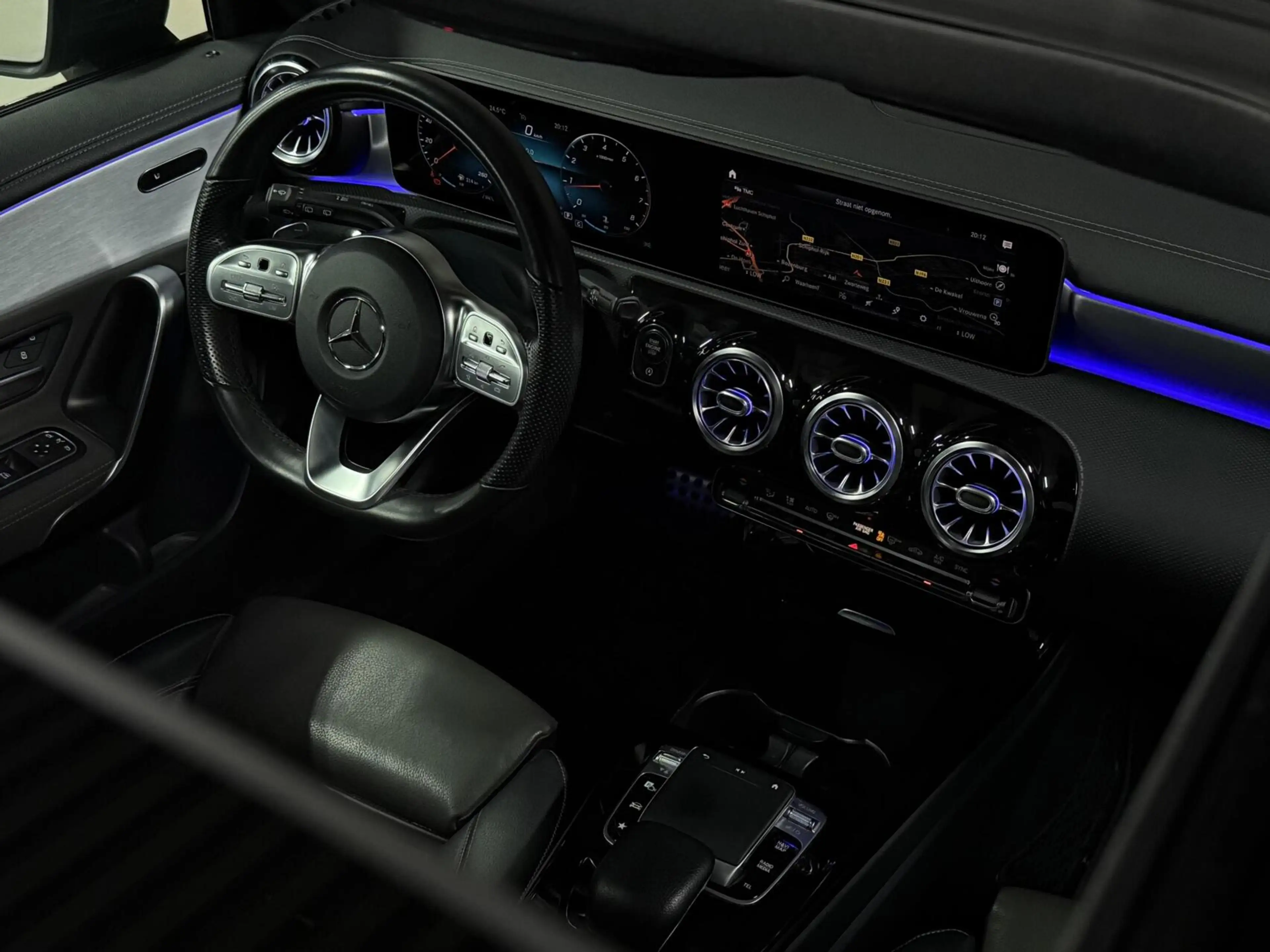 Mercedes-Benz A 180 AMG|PANO|SFEER|KEYLESS|LED|CRUISE|WIDESCREEN — photo 3