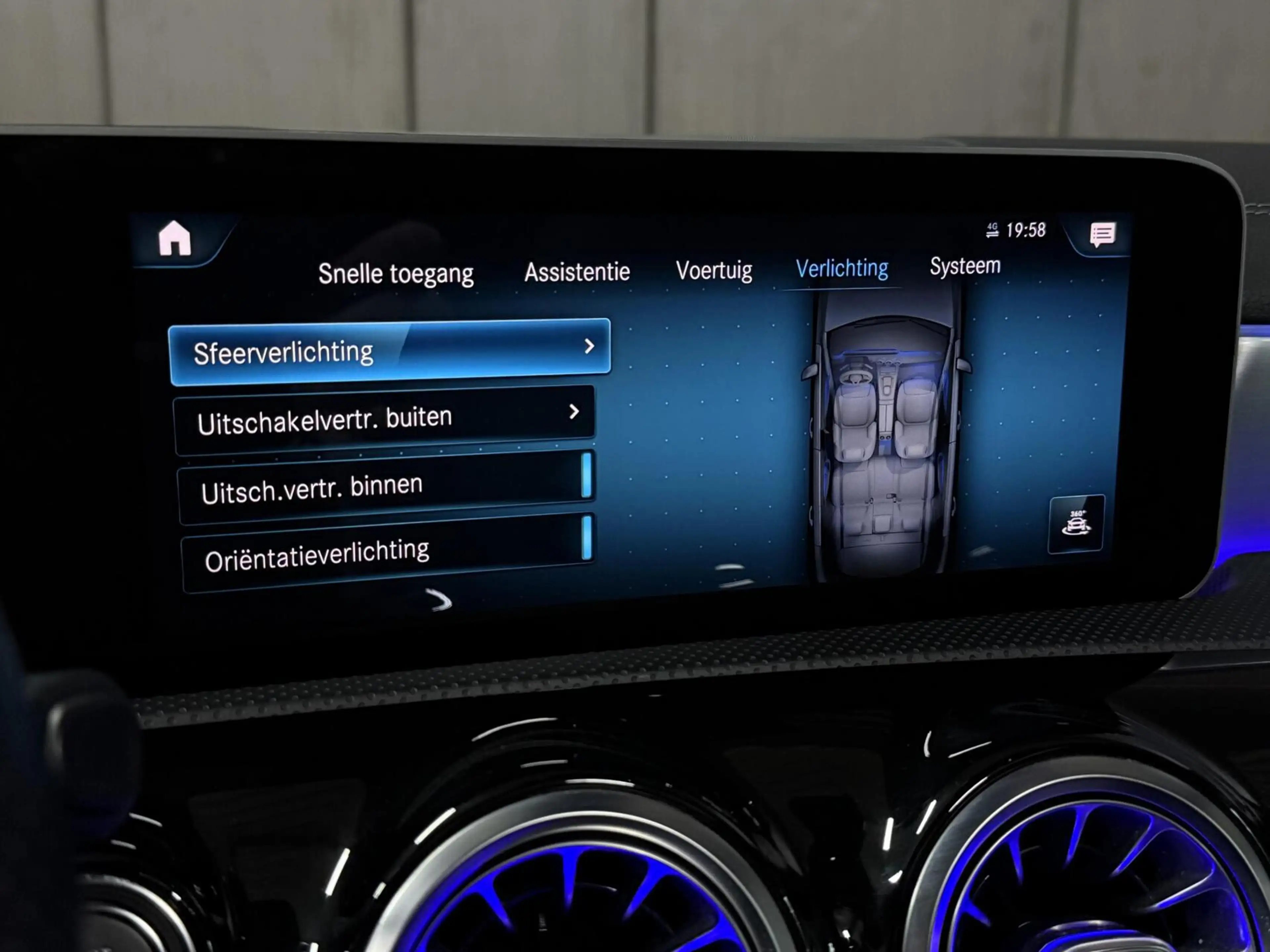 Mercedes-Benz A 180 AMG|PANO|SFEER|KEYLESS|LED|CRUISE|WIDESCREEN — photo 32