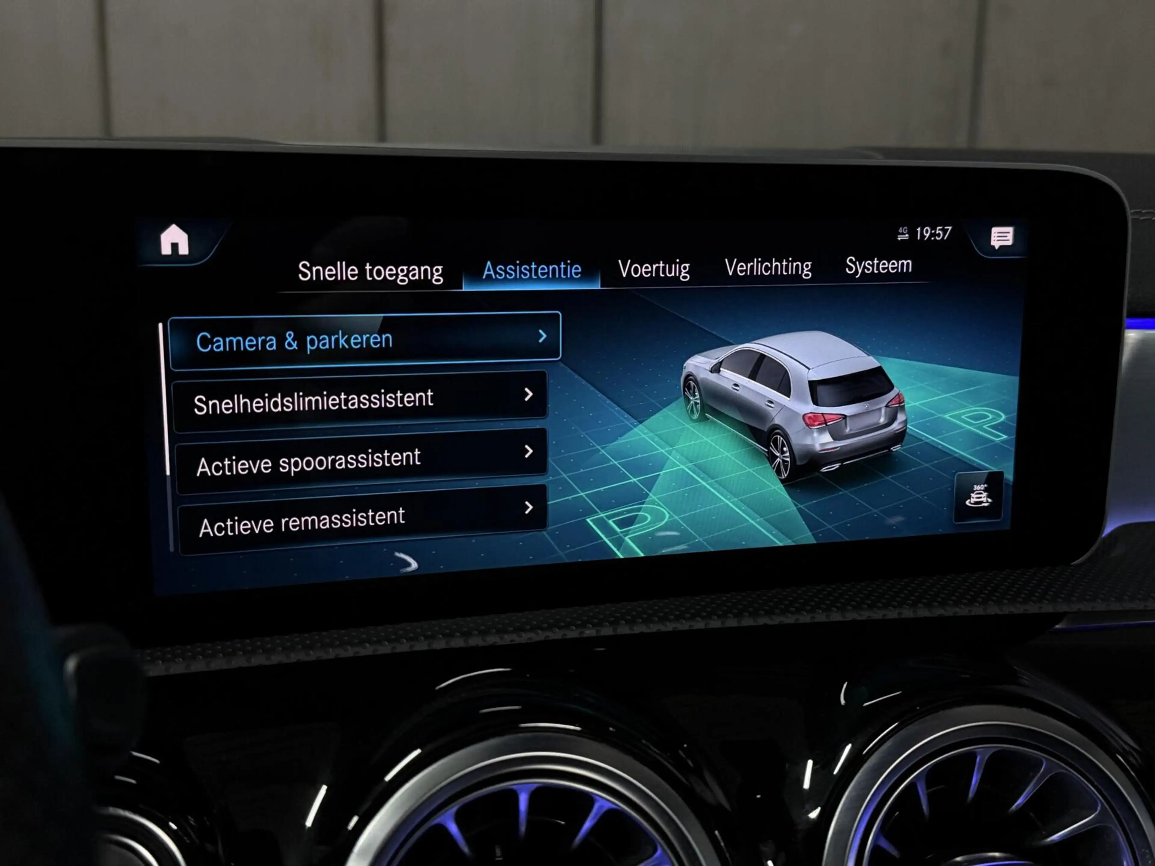 Mercedes-Benz A 180 AMG|PANO|SFEER|KEYLESS|LED|CRUISE|WIDESCREEN — photo 27