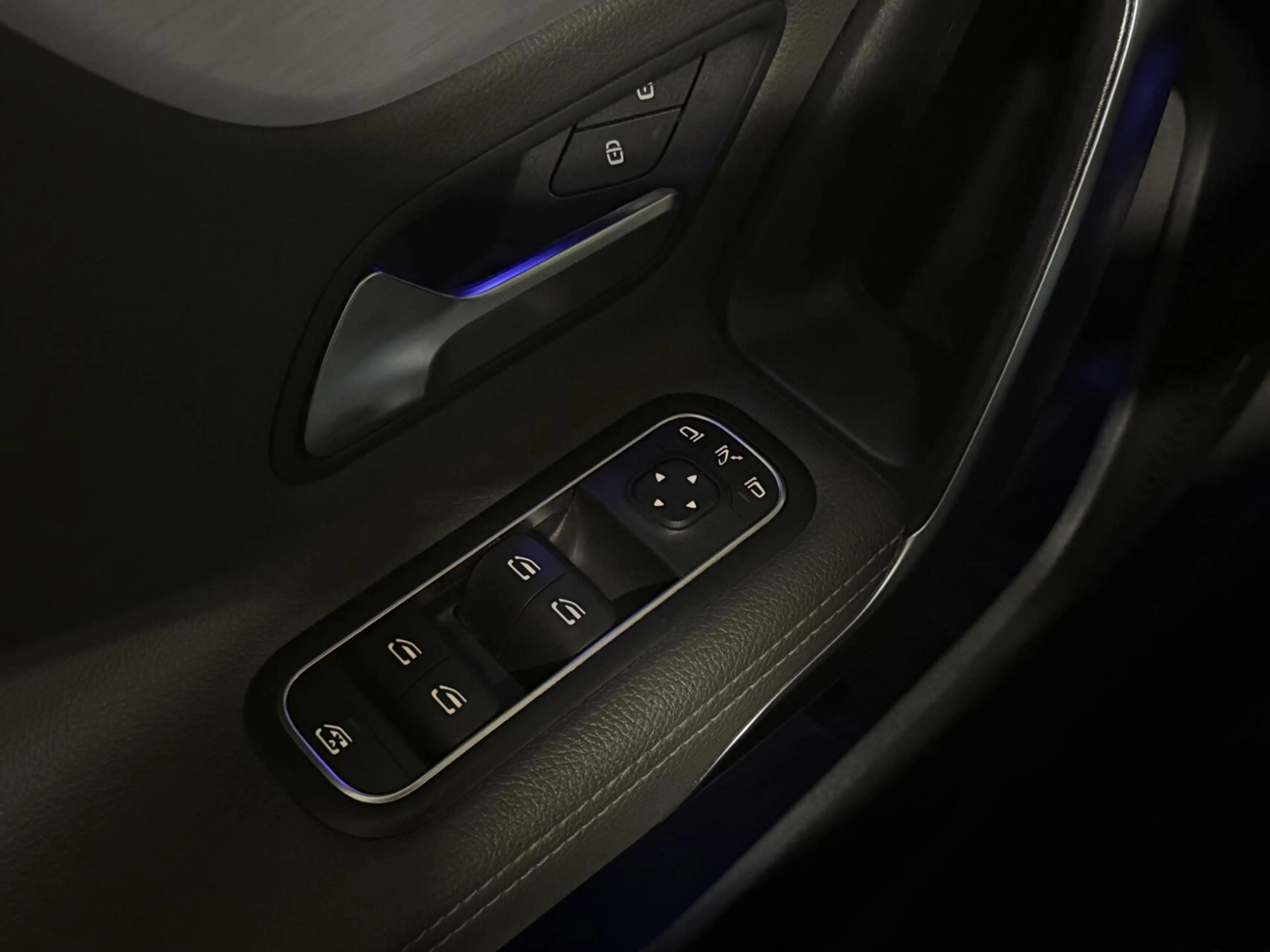 Mercedes-Benz A 180 AMG|PANO|SFEER|KEYLESS|LED|CRUISE|WIDESCREEN — photo 17
