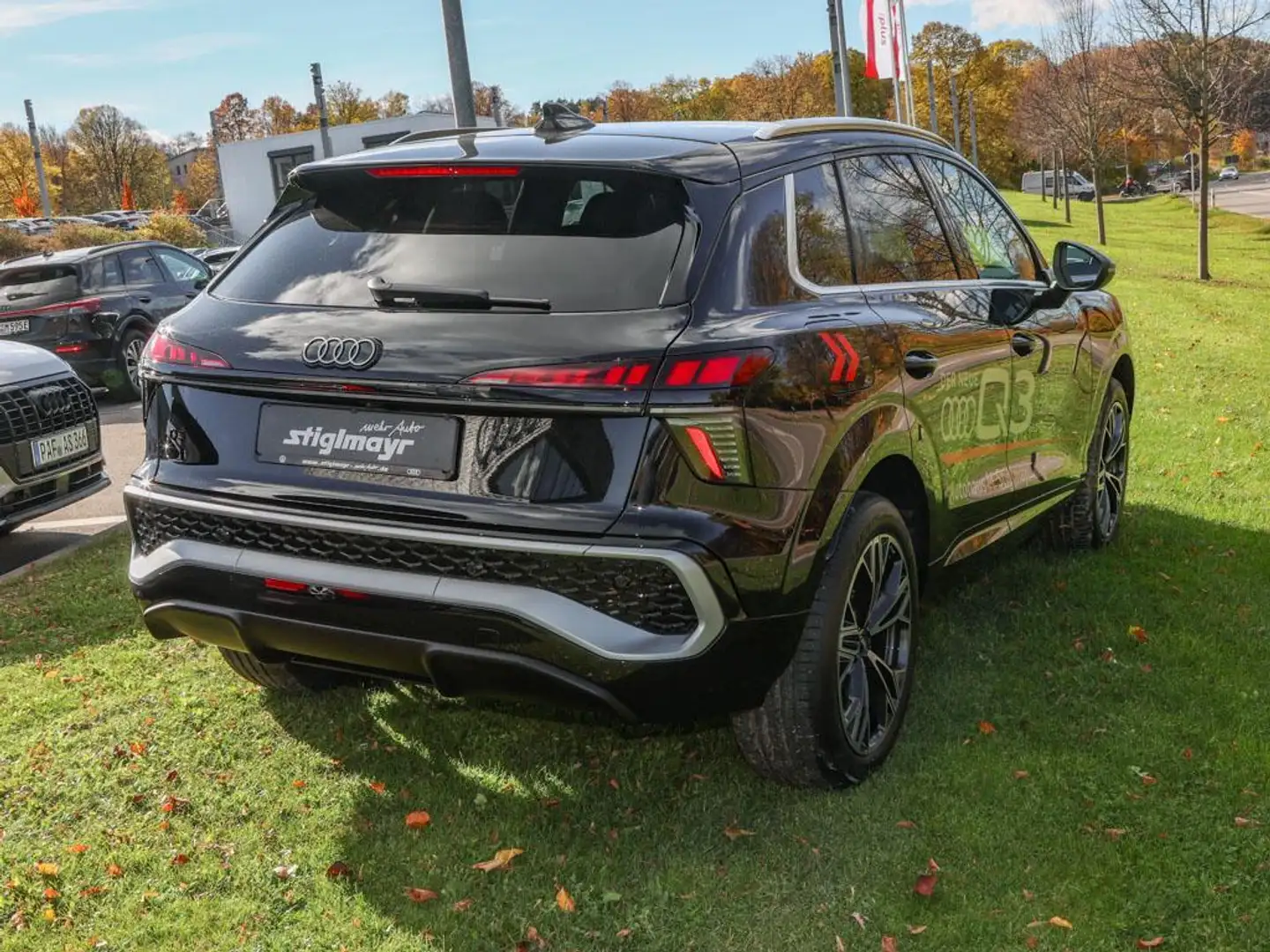Audi Q3 e-hybrid Tech plus S line Schwarz - 2