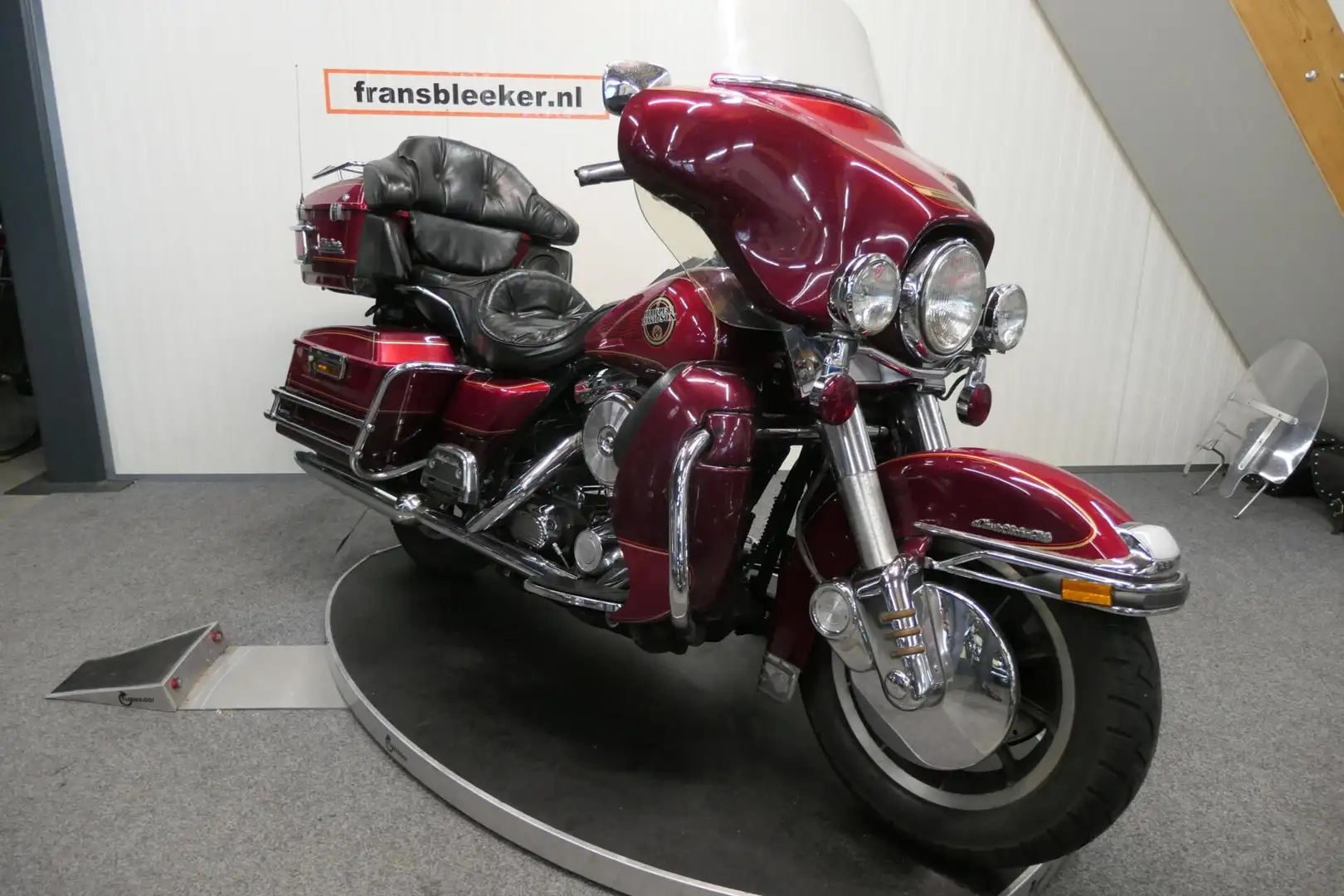 Harley-Davidson Electra Glide FLHTC Classic Rood - 2
