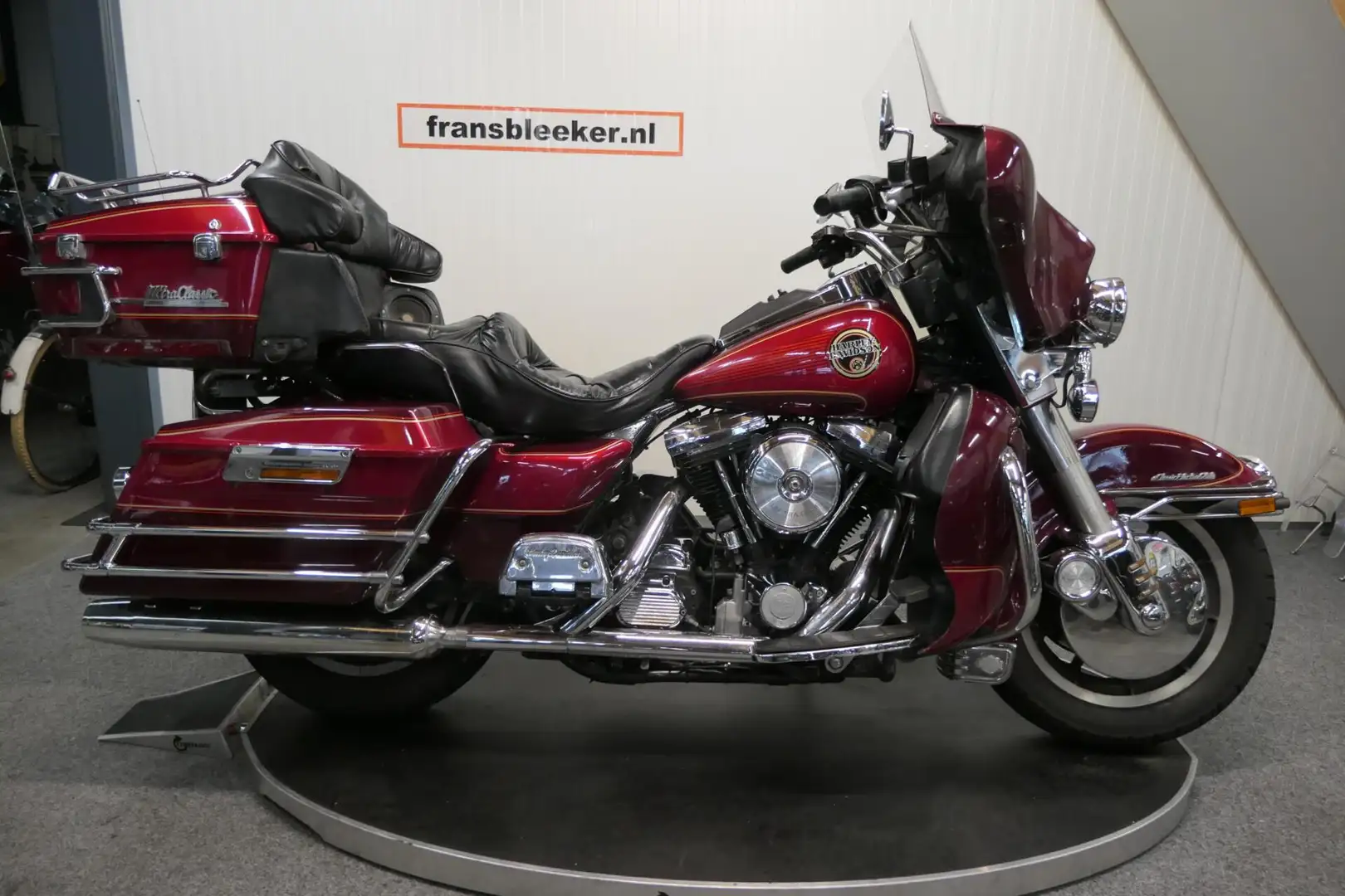 Harley-Davidson Electra Glide FLHTC Classic Rood - 1