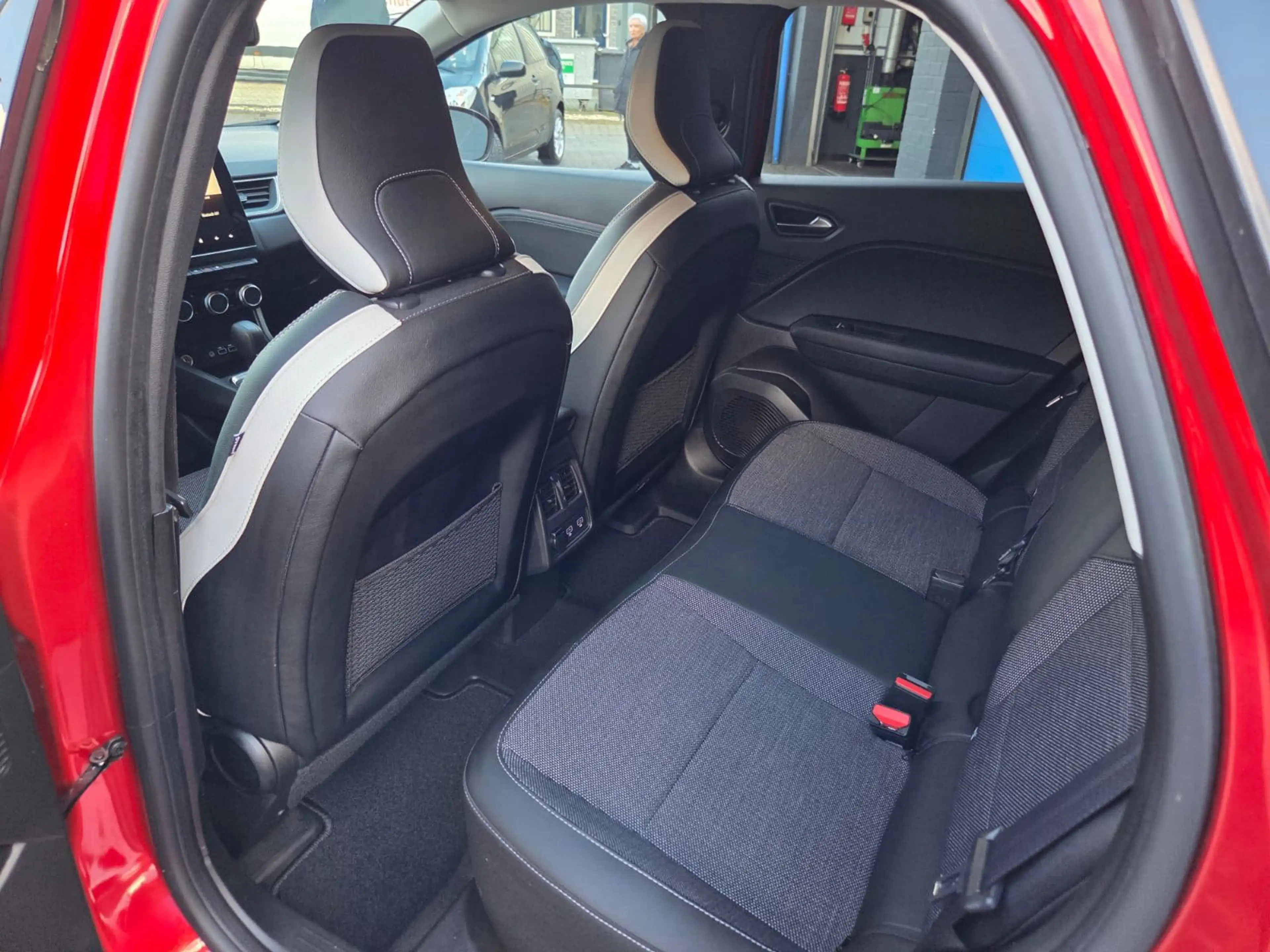 Renault Captur 1.6 E-Tech plug-in hybrid 160 techno — photo 14