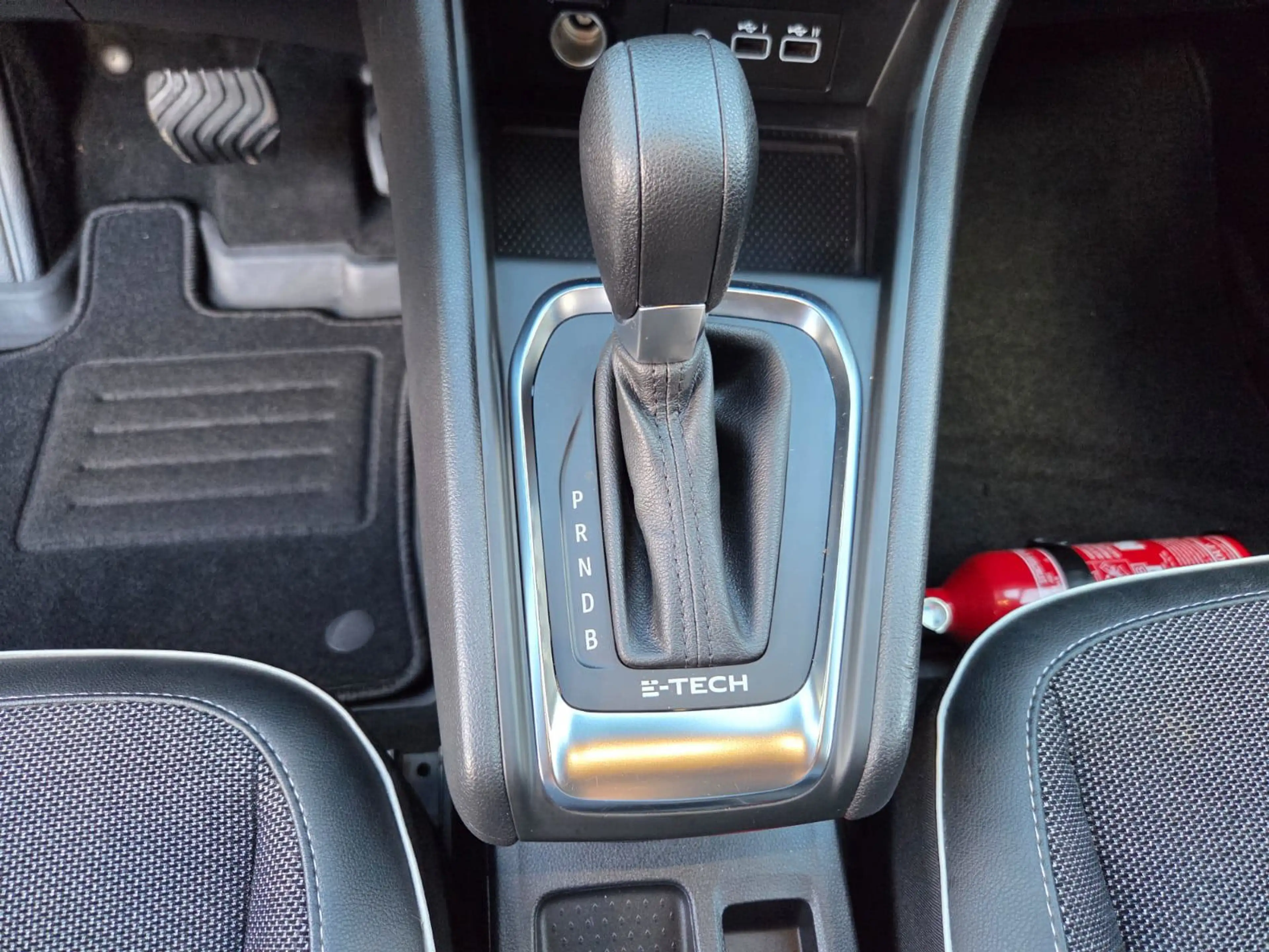 Renault Captur 1.6 E-Tech plug-in hybrid 160 techno — photo 12