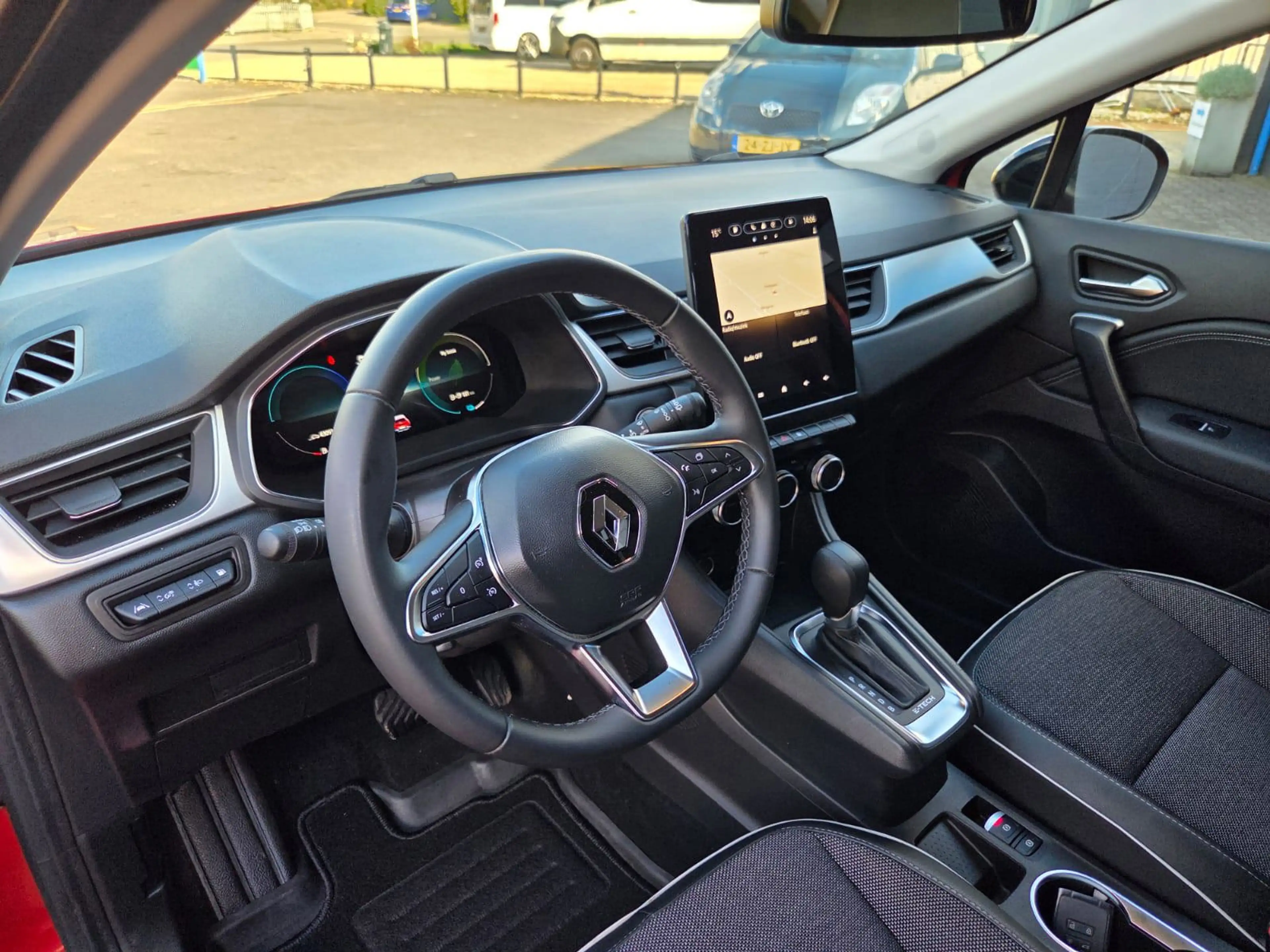 Renault Captur 1.6 E-Tech plug-in hybrid 160 techno — photo 9