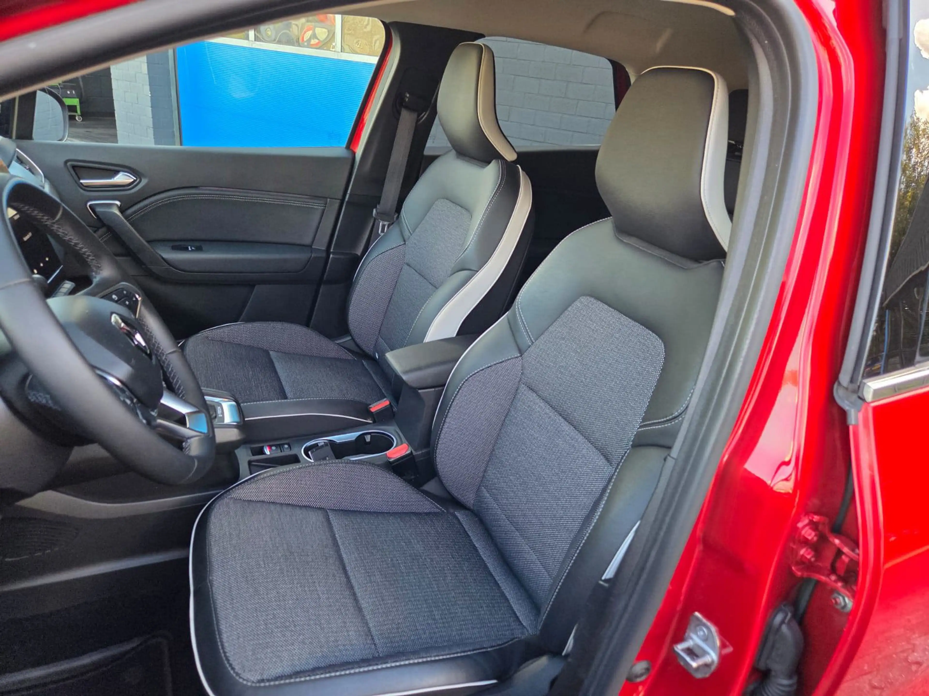 Renault Captur 1.6 E-Tech plug-in hybrid 160 techno — photo 8
