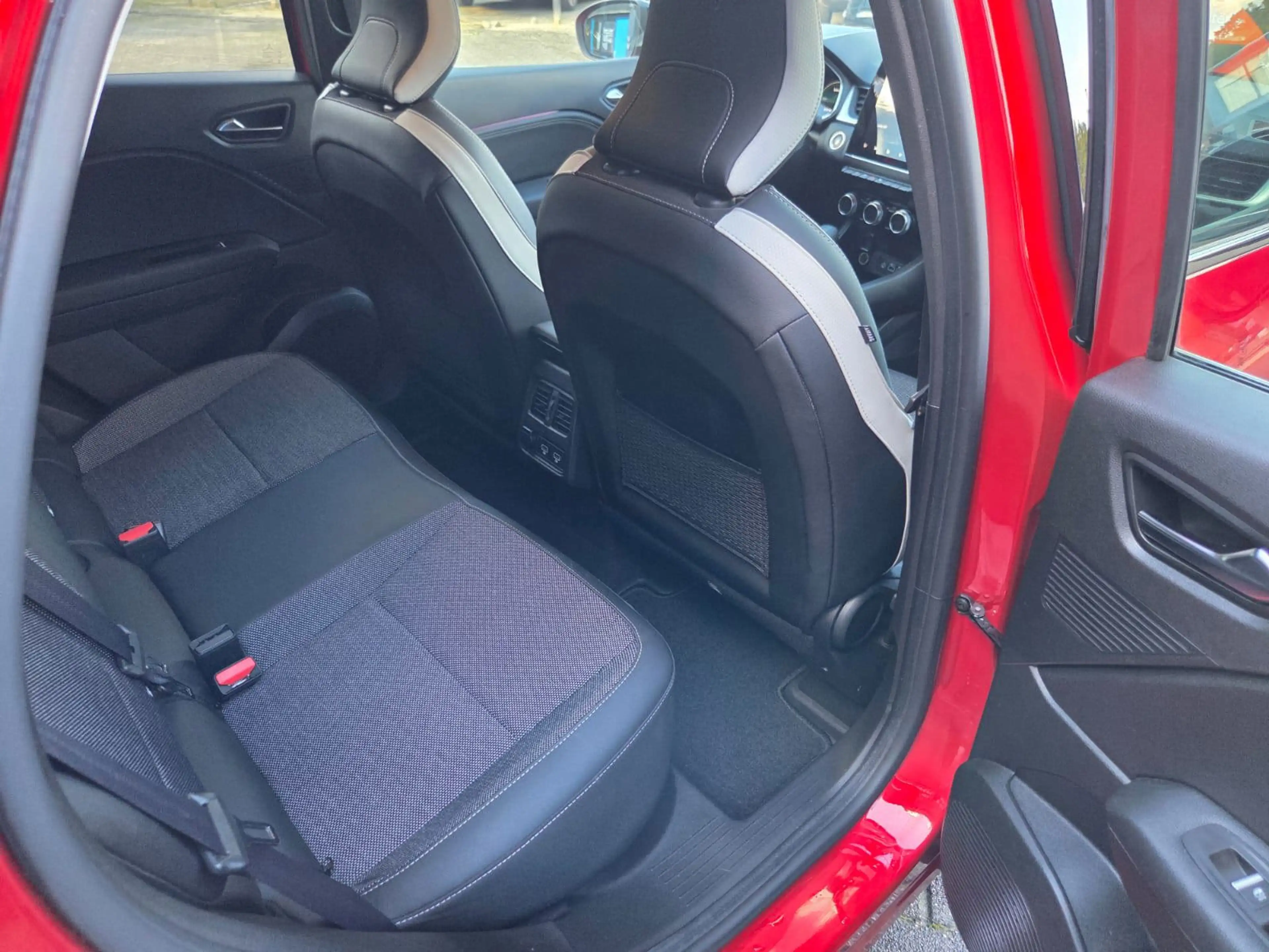 Renault Captur 1.6 E-Tech plug-in hybrid 160 techno — photo 16