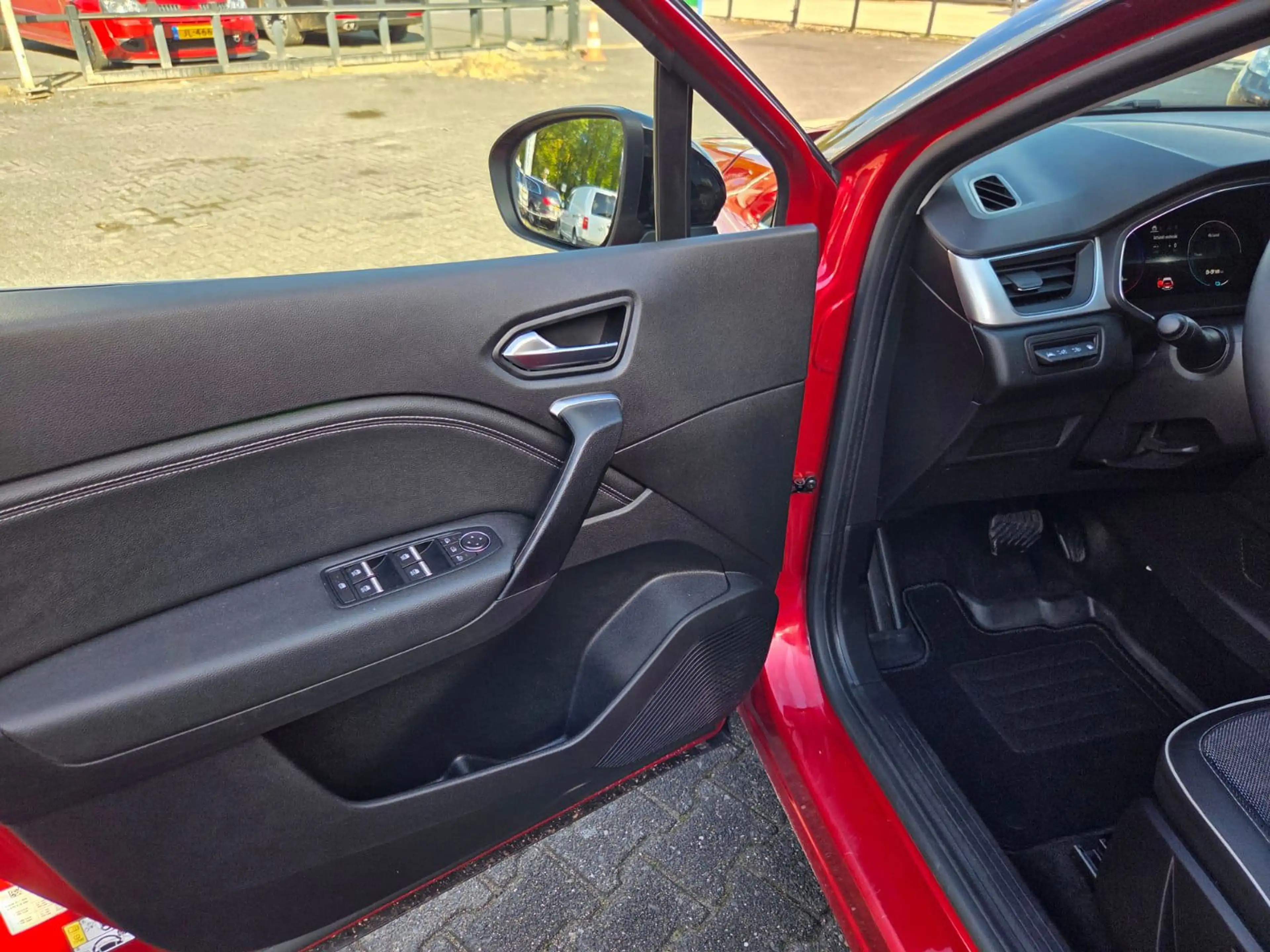 Renault Captur 1.6 E-Tech plug-in hybrid 160 techno — photo 7