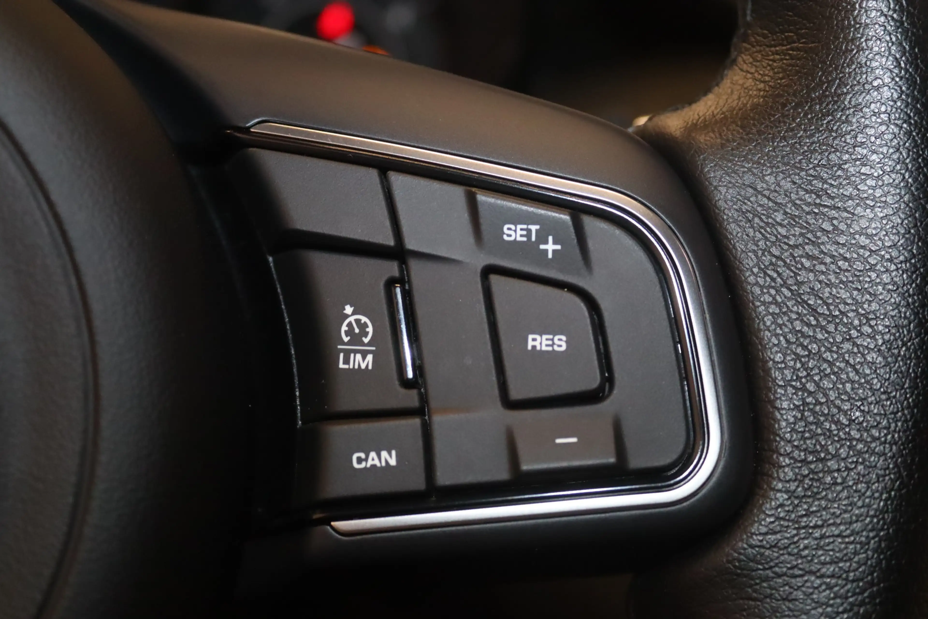Jaguar E-Pace Aut. AWD-NAV-LED-KAMERA-MERIDIAN-APPS-SHZ — photo 13