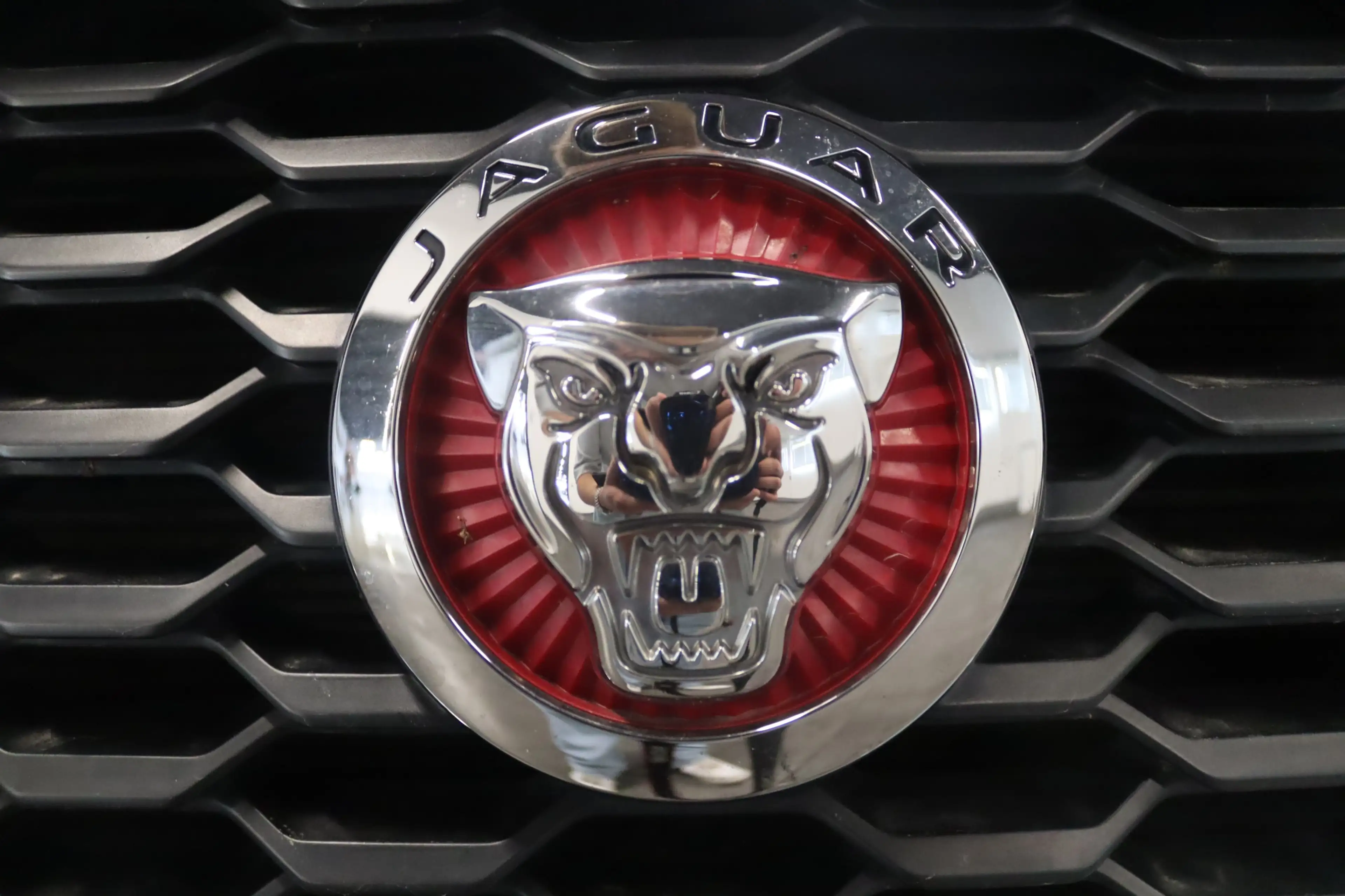 Jaguar E-Pace Aut. AWD-NAV-LED-KAMERA-MERIDIAN-APPS-SHZ — photo 6