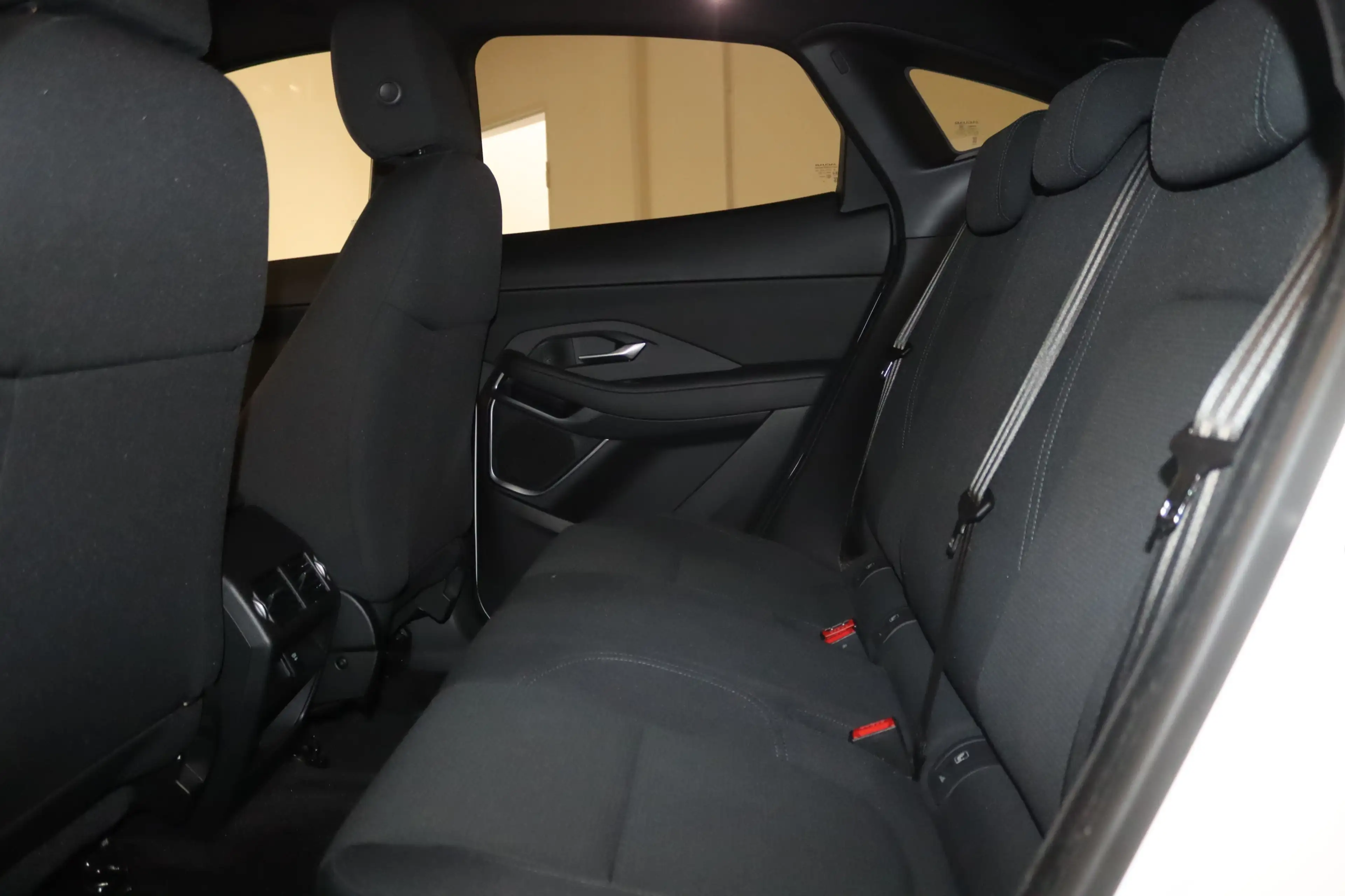 Jaguar E-Pace Aut. AWD-NAV-LED-KAMERA-MERIDIAN-APPS-SHZ — photo 10