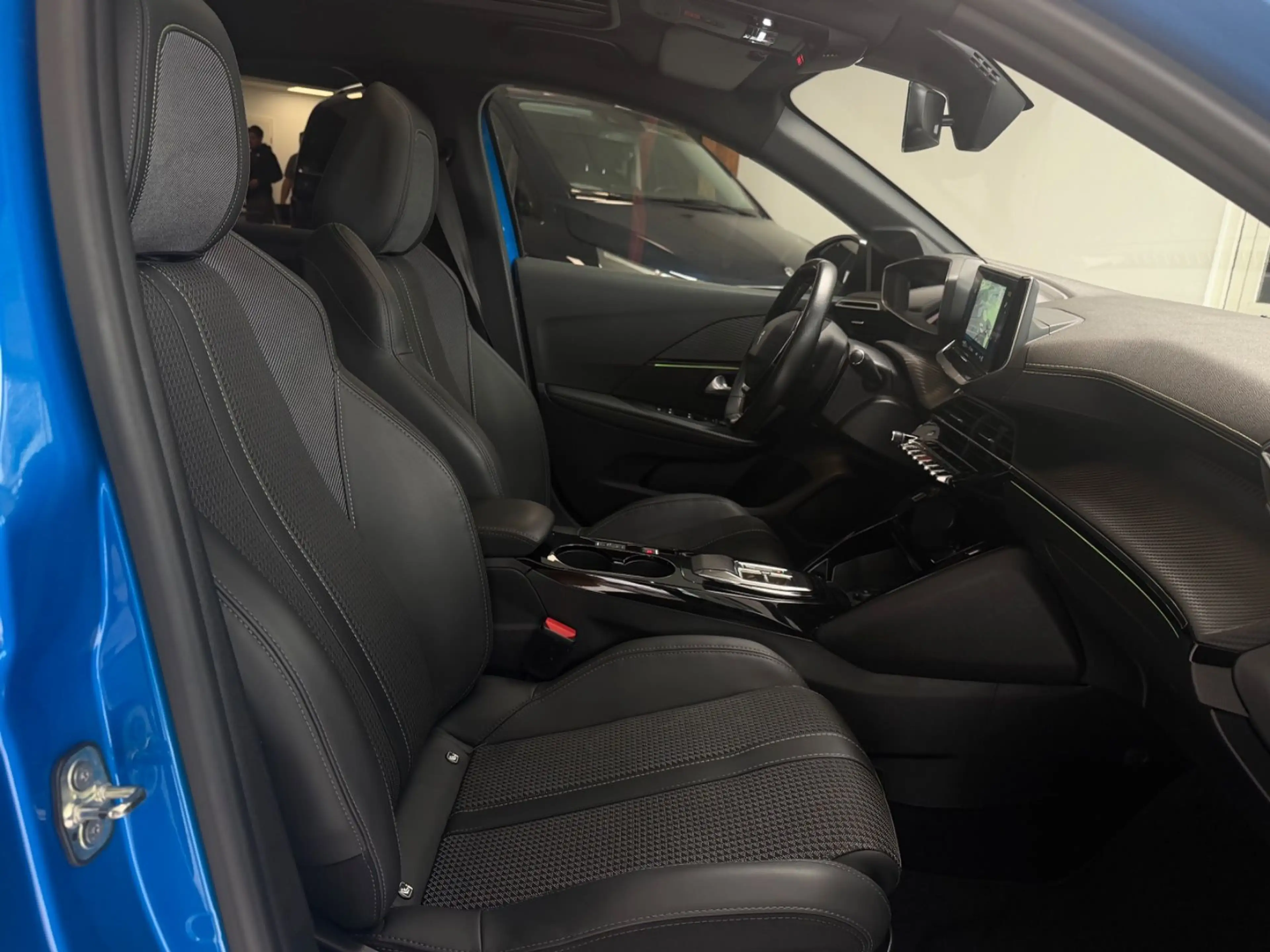 Peugeot e-208 1.HAND GT PANO LED PDC SHZ KAMERA 93,9% — photo 17
