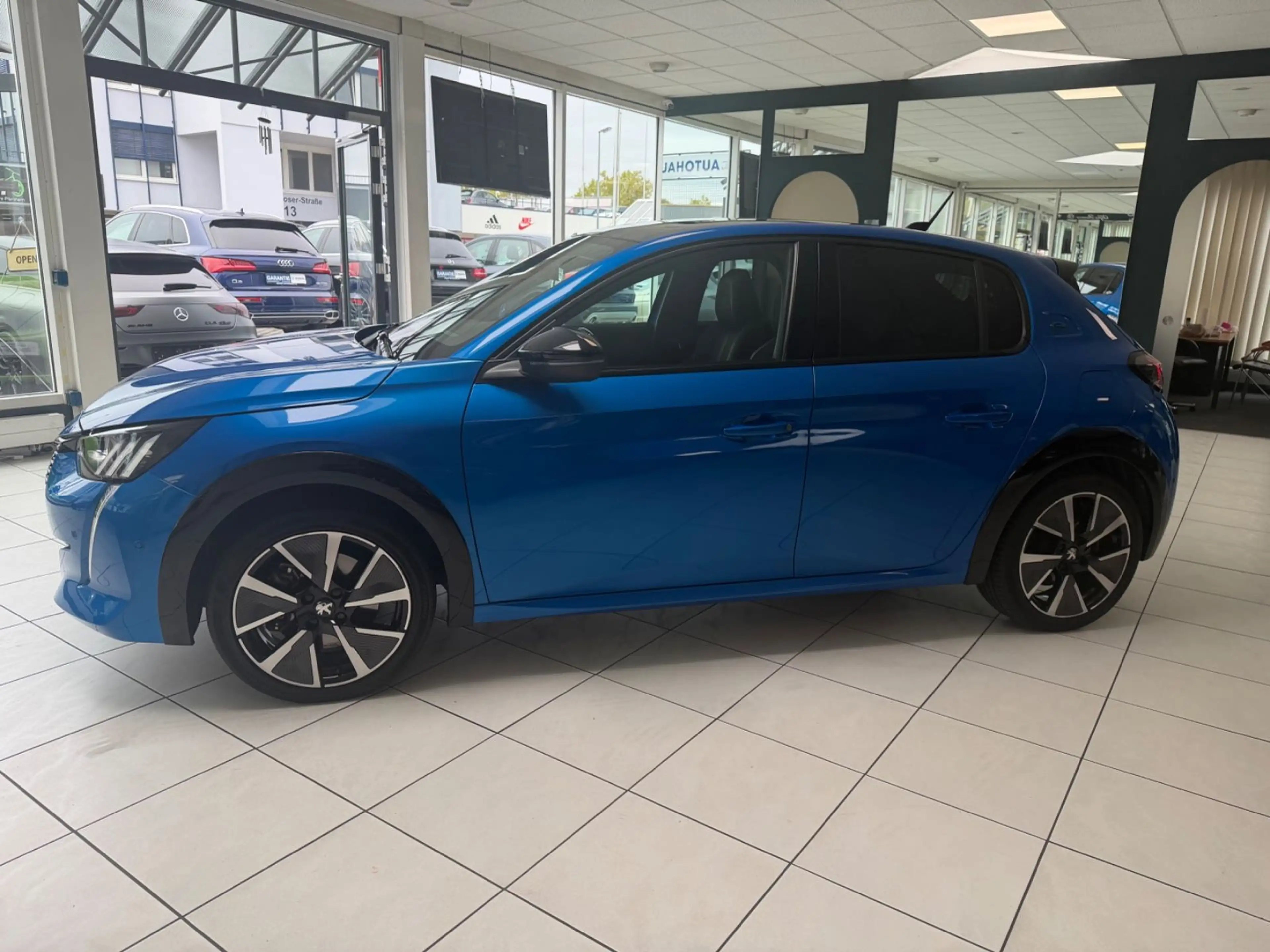Peugeot e-208 1.HAND GT PANO LED PDC SHZ KAMERA 93,9% — photo 8