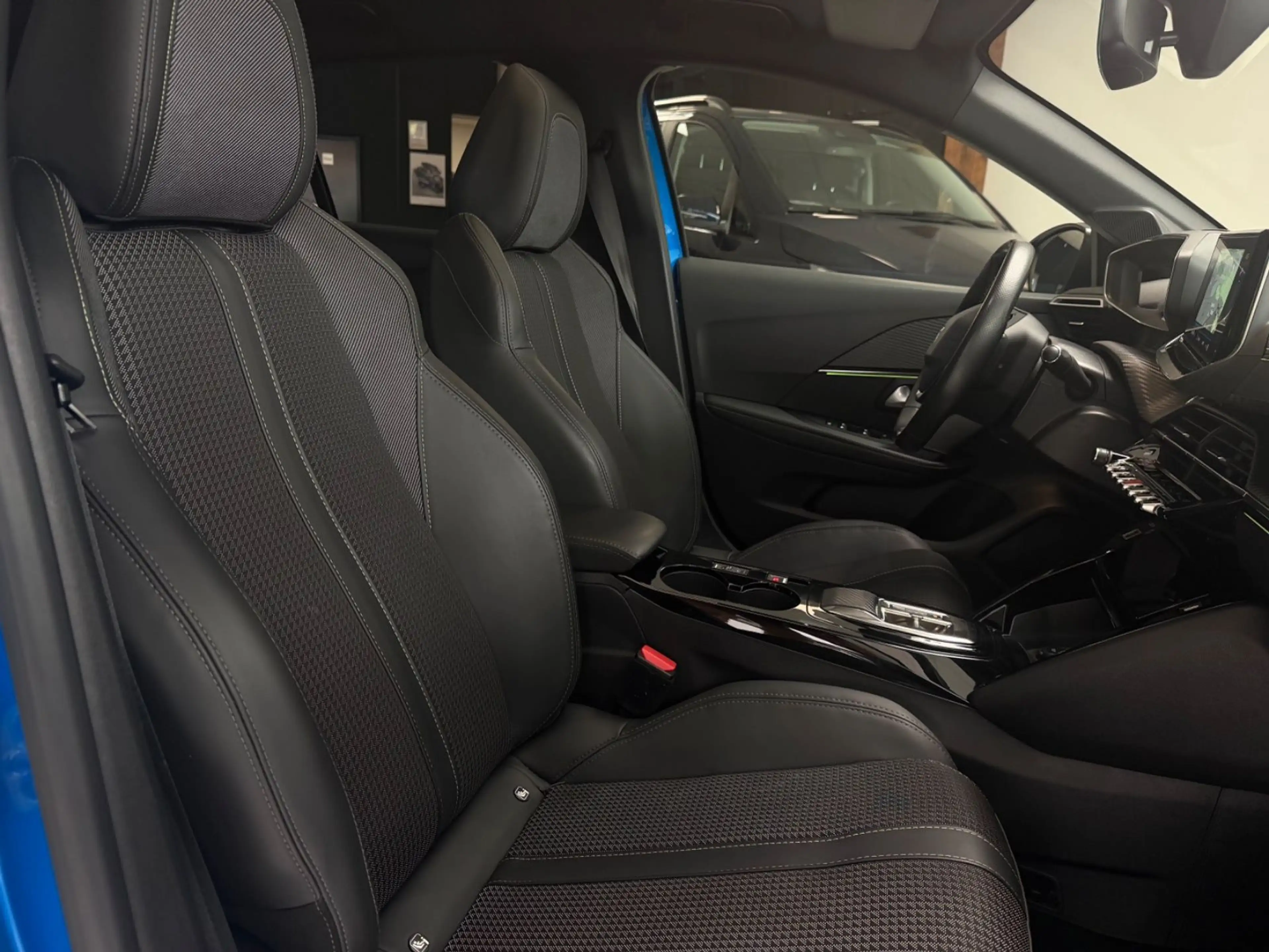 Peugeot e-208 1.HAND GT PANO LED PDC SHZ KAMERA 93,9% — photo 18