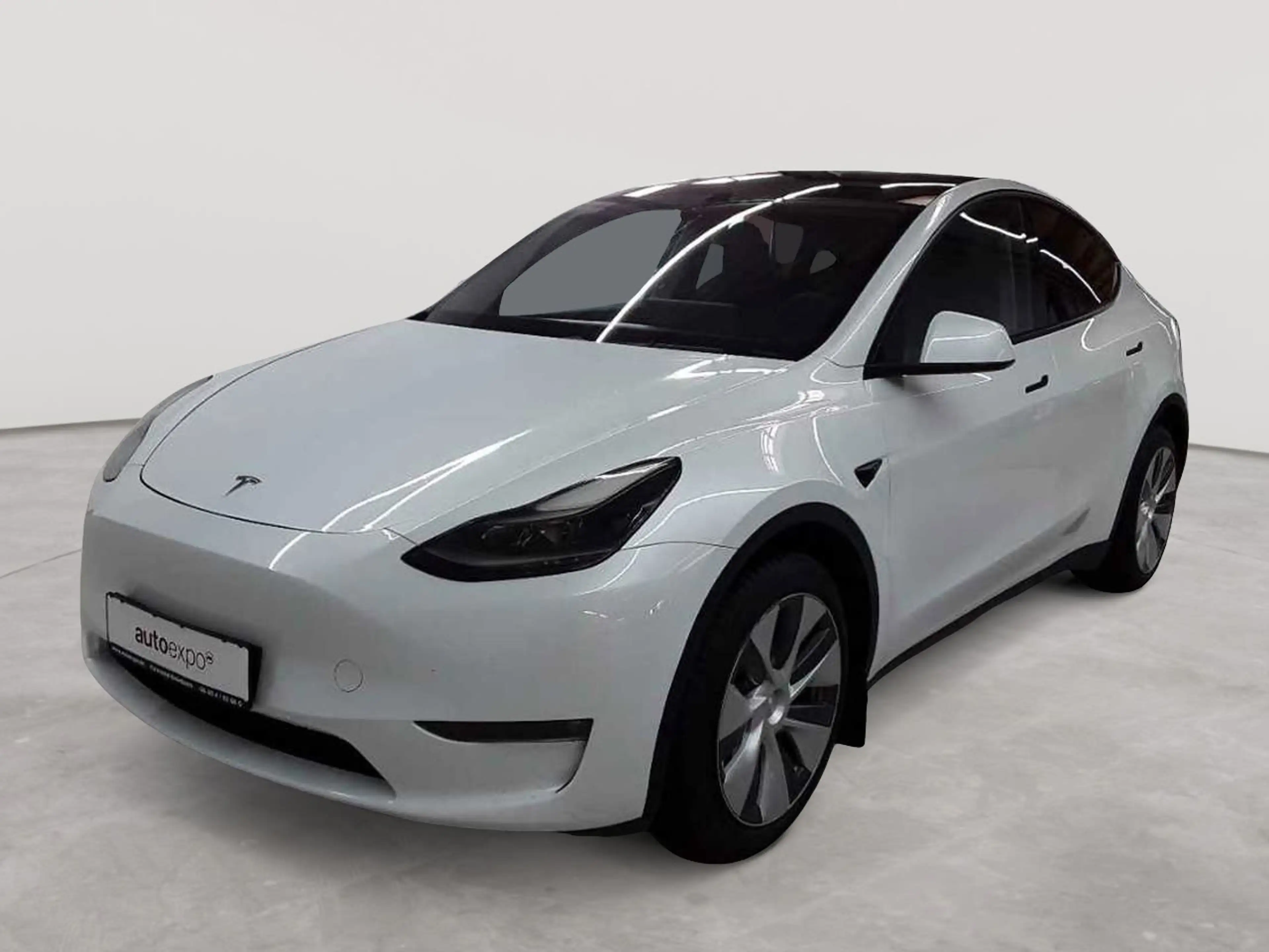 Tesla Model Y Long Range Dual Motor AWD — photo 2