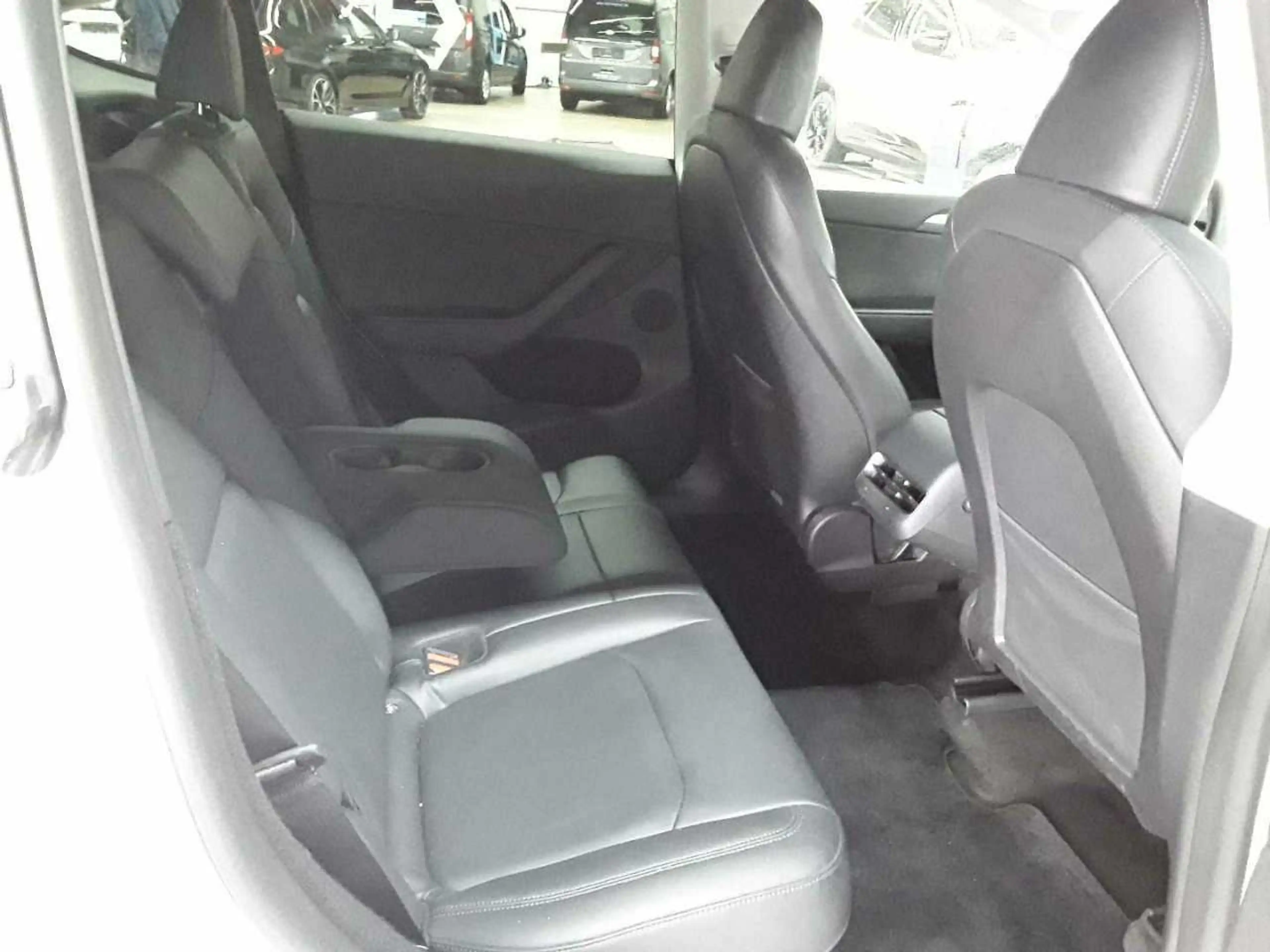 Tesla Model Y Long Range Dual Motor AWD — photo 14