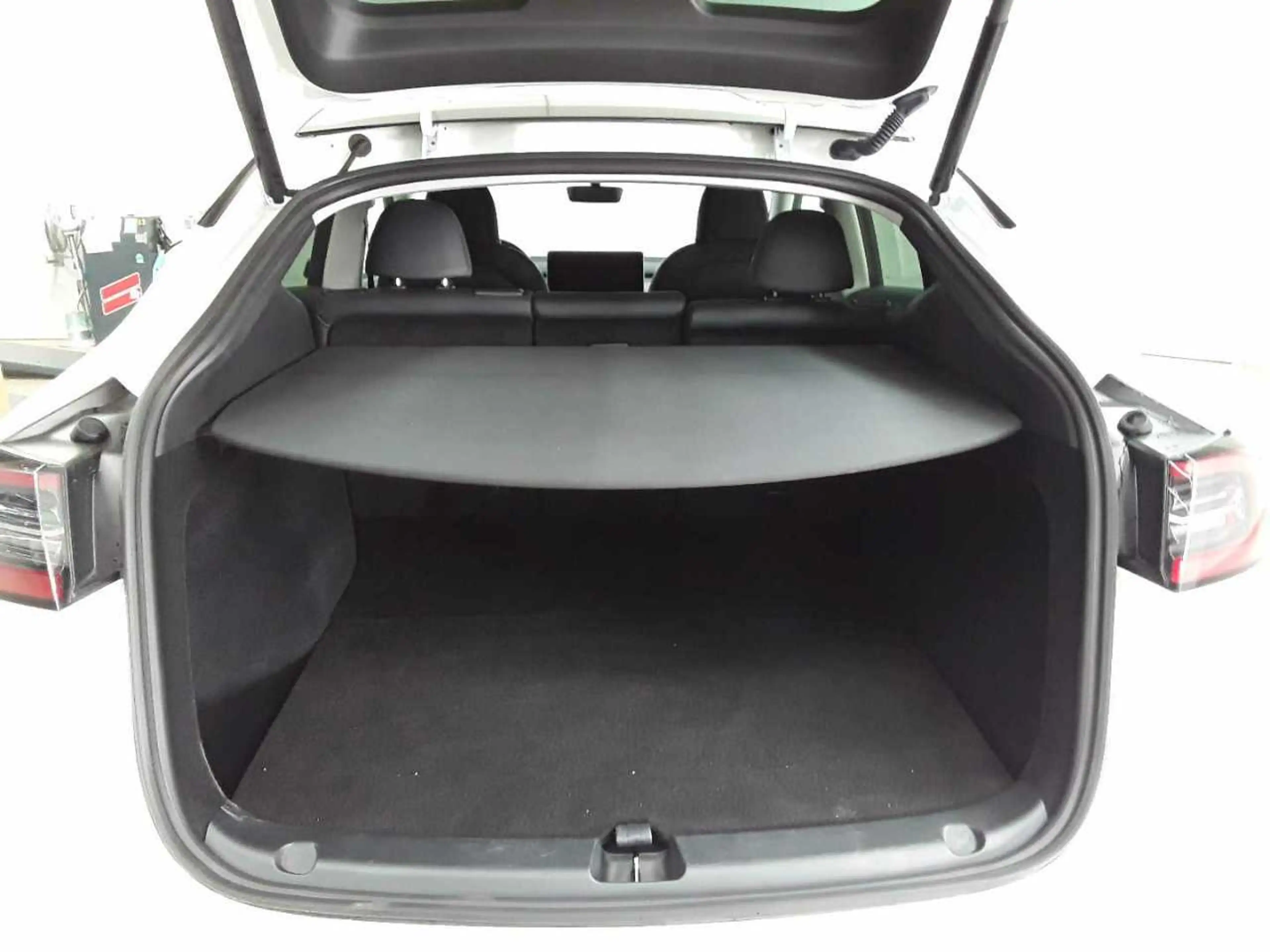Tesla Model Y Long Range Dual Motor AWD — photo 15