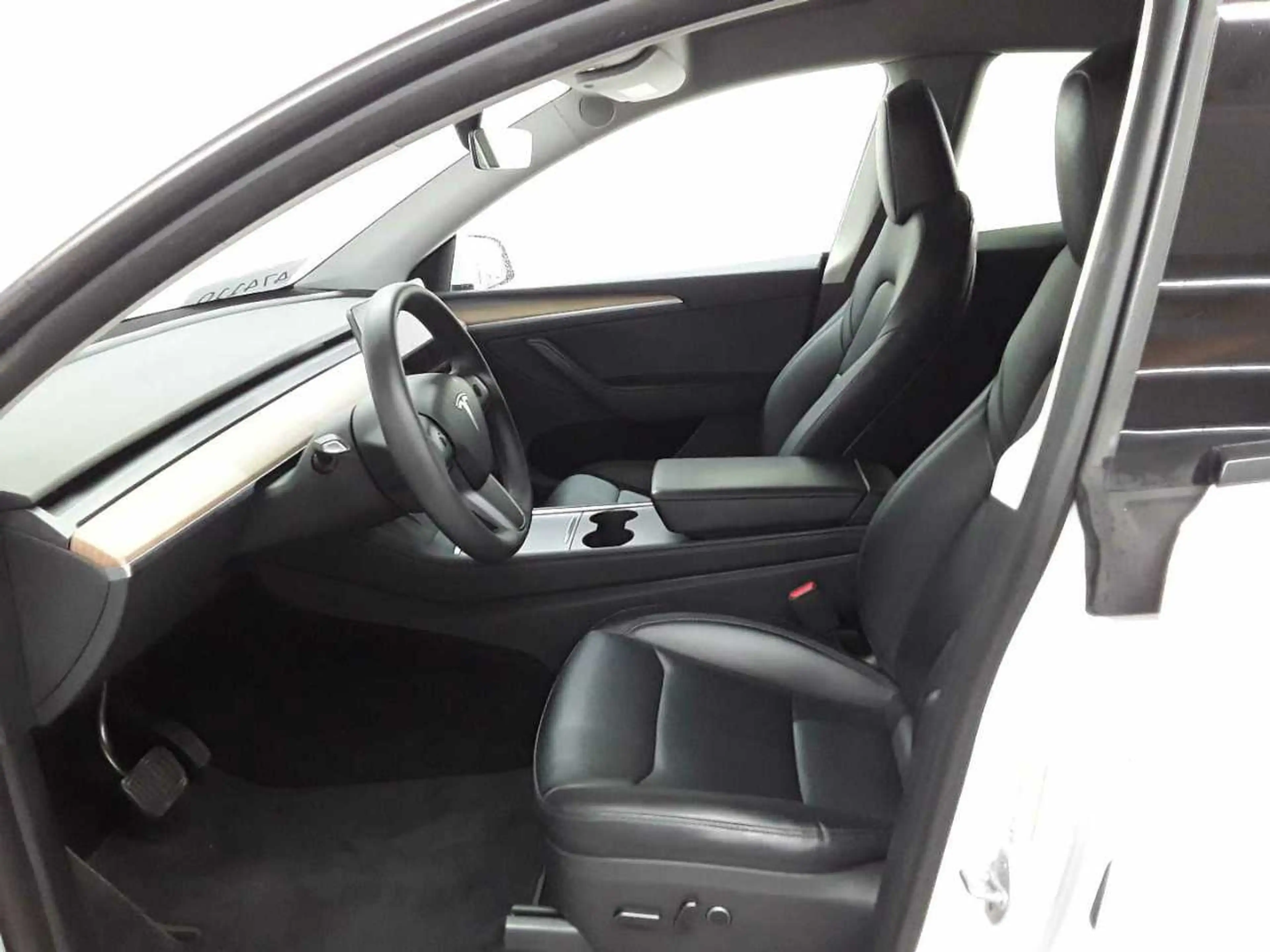 Tesla Model Y Long Range Dual Motor AWD — photo 7