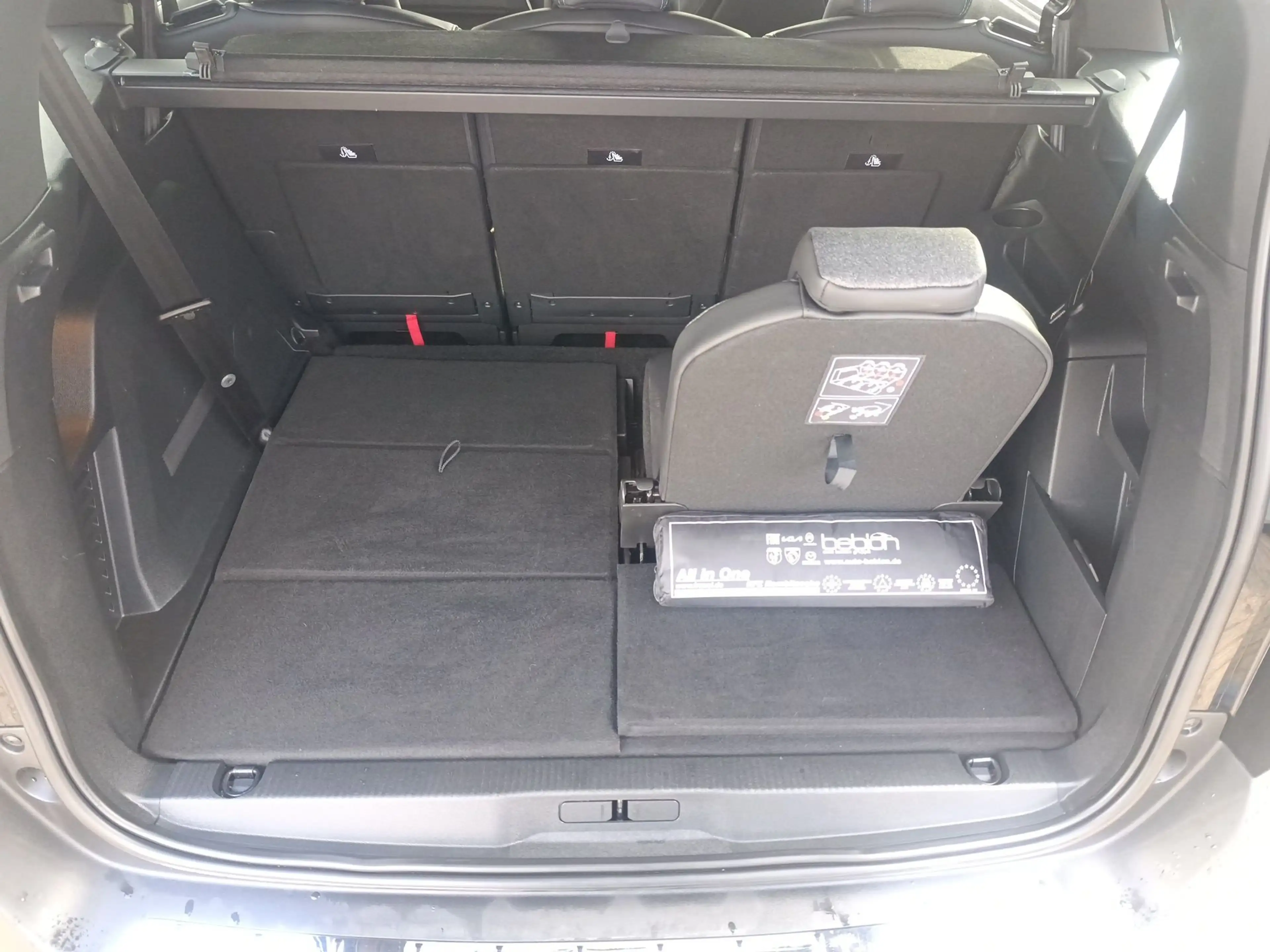 Peugeot 5008 1.5 BlueHDi 130 Allure Pack KeyLess LED PDC — photo 12