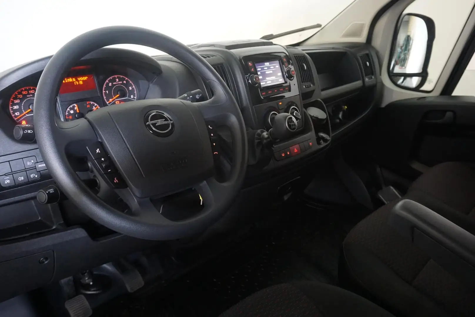 Opel Movano 140pk L2H2 Edition Navi Camera Parkeersensoren Tre Zwart - 2