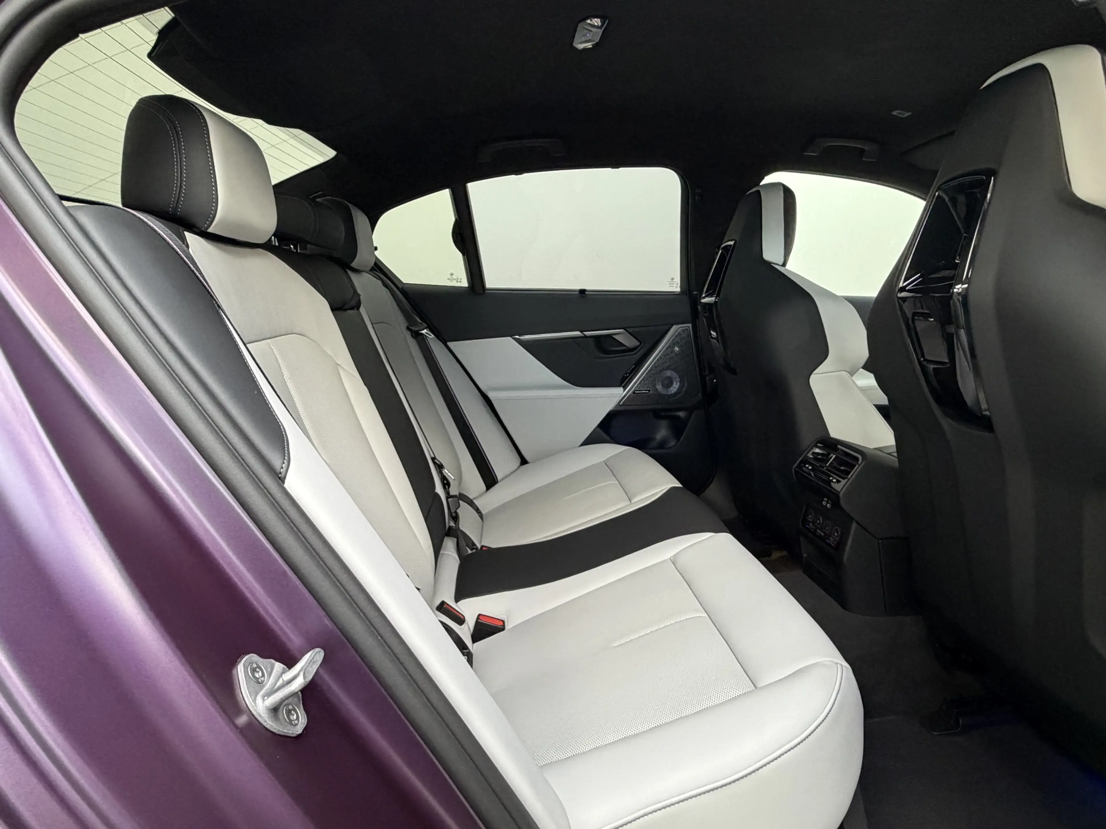 BMW M5 Individual Keramik CarbonExt. AHK Ultimate — photo 28