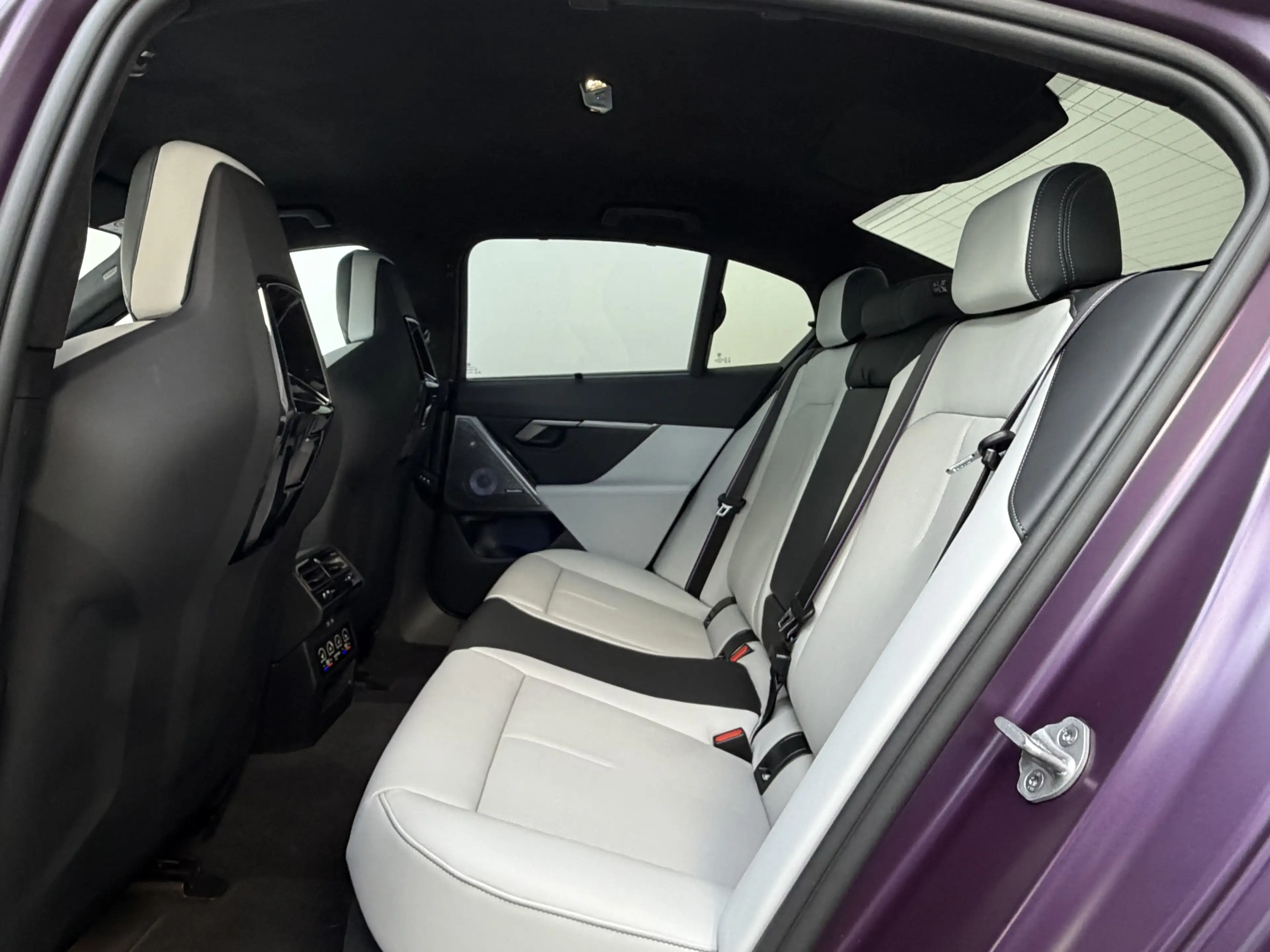 BMW M5 Individual Keramik CarbonExt. AHK Ultimate — photo 19