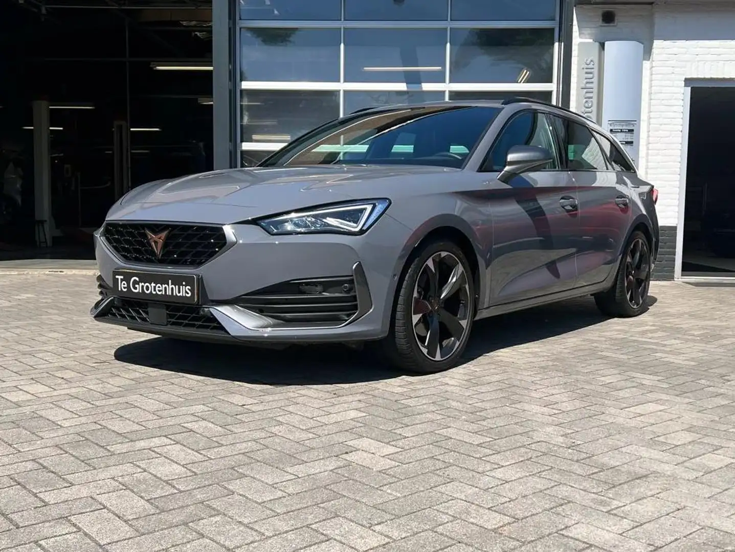 CUPRA Leon Sportstourer 1.5 eTSI Business Edition Plus schuif Grijs - 1