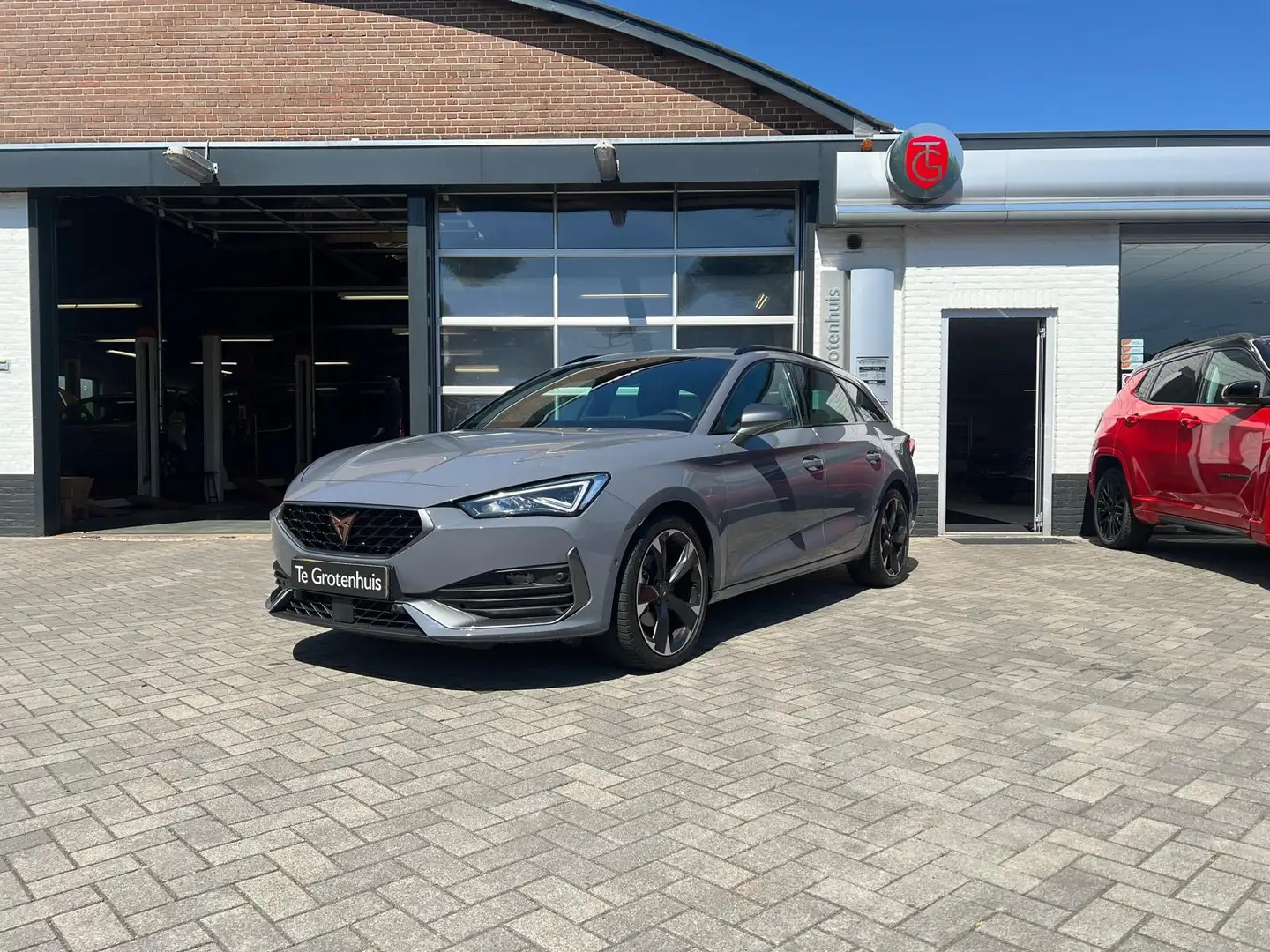 CUPRA Leon Sportstourer 1.5 eTSI Business Edition Plus schuif Grijs - 2