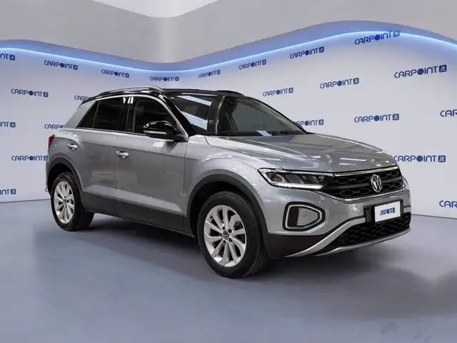Volkswagen T-Roc view 8