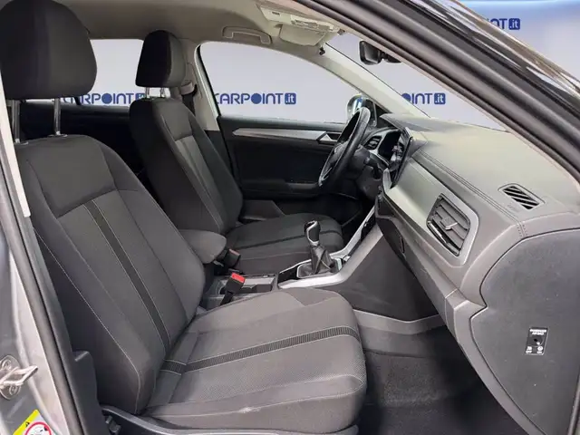 Volkswagen T-Roc view 16