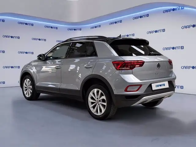 Volkswagen T-Roc view 4