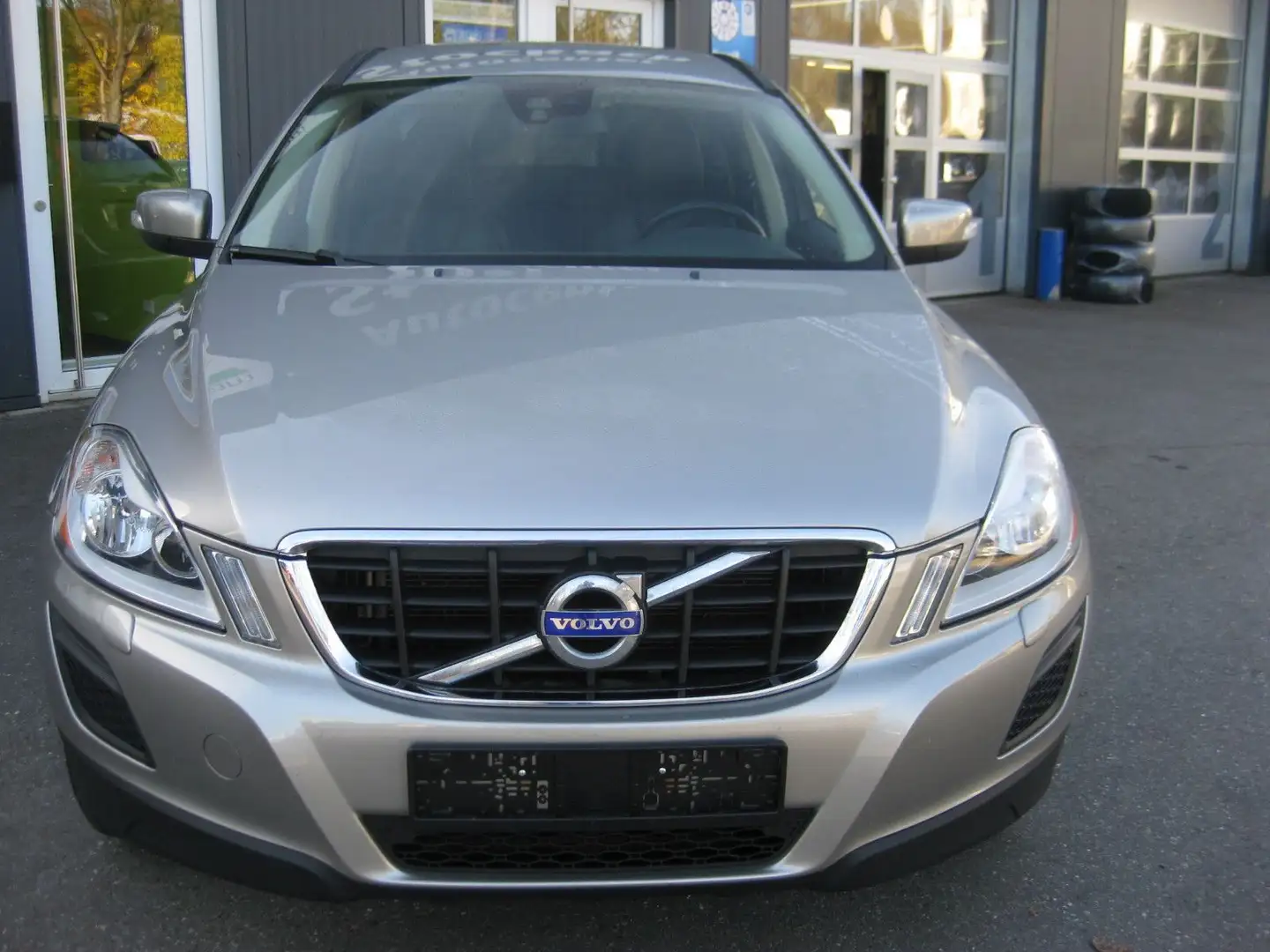 Volvo XC60 XC60 Momentum AWD Gris - 2