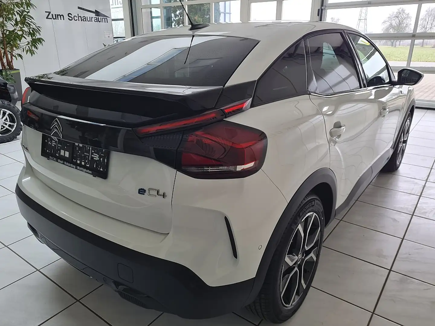 Citroen C4 e-C4 136 50kWh Shine Weiß - 2