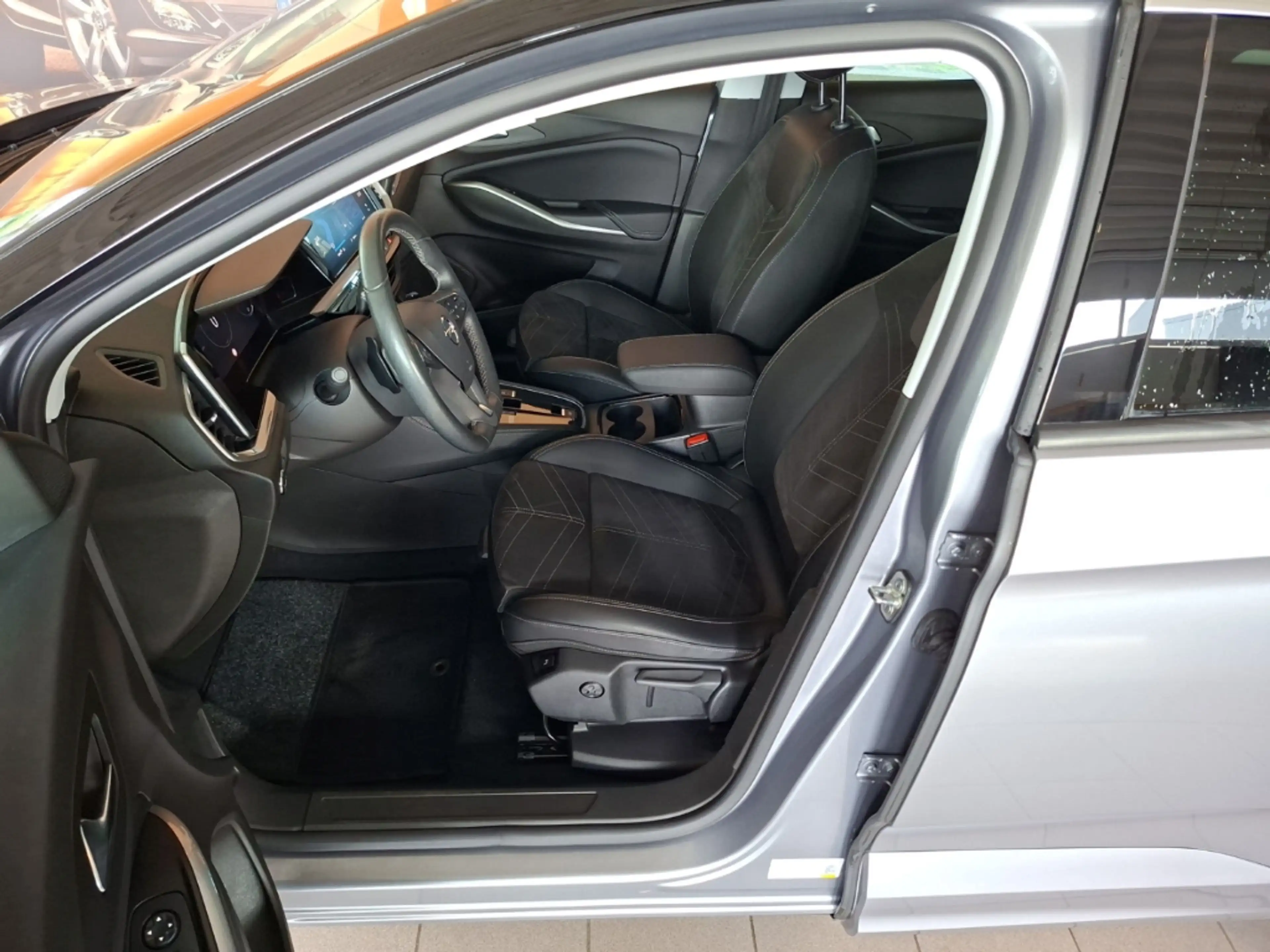 Opel Grandland Elegance AHK-abnehmbar Navi Digitales Cockpit 360 — photo 9