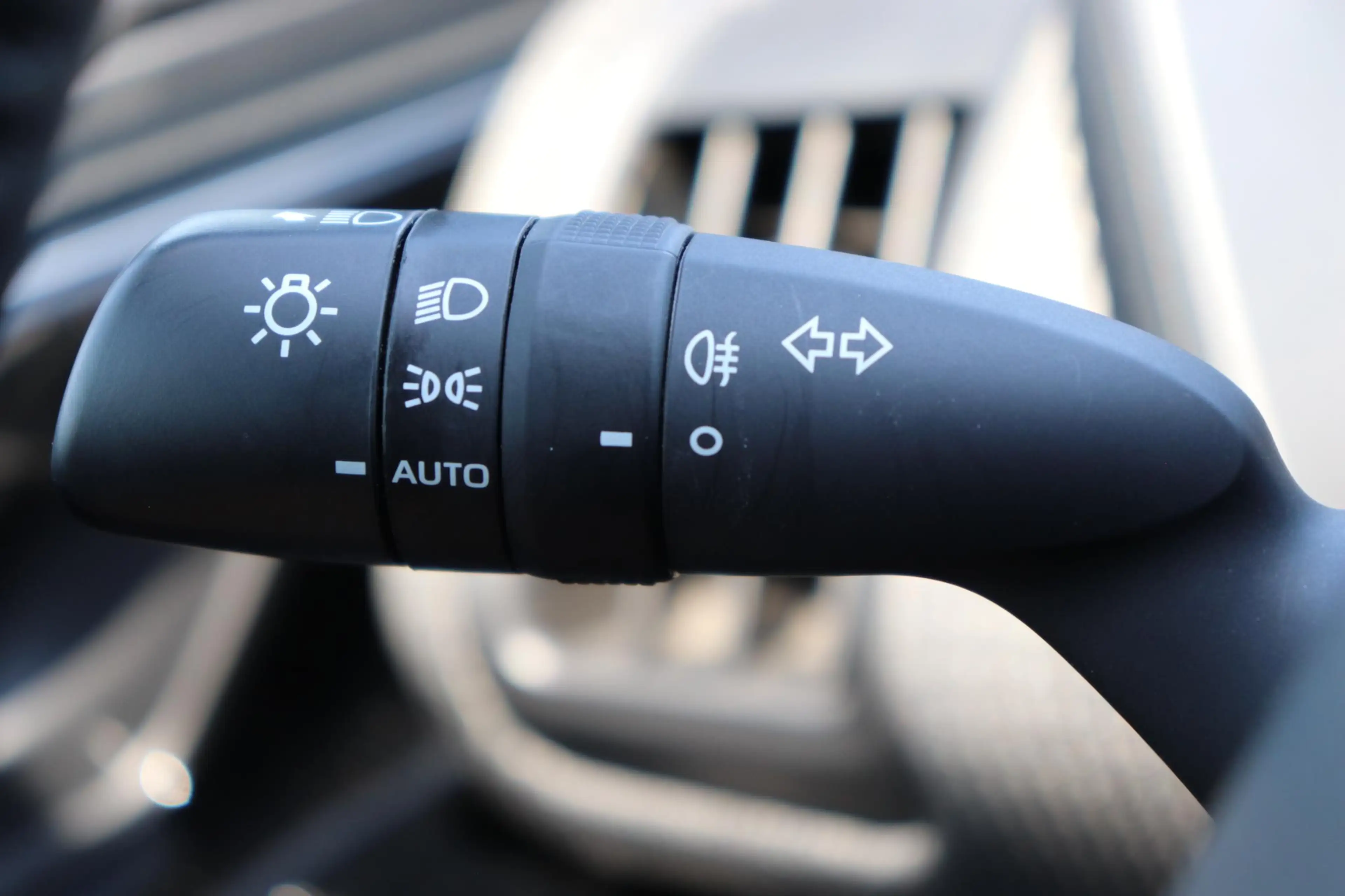 Toyota bZ4X Premium 71 kWh Limited, Bi-Tone, Panodak, JBL, 360 — photo 14