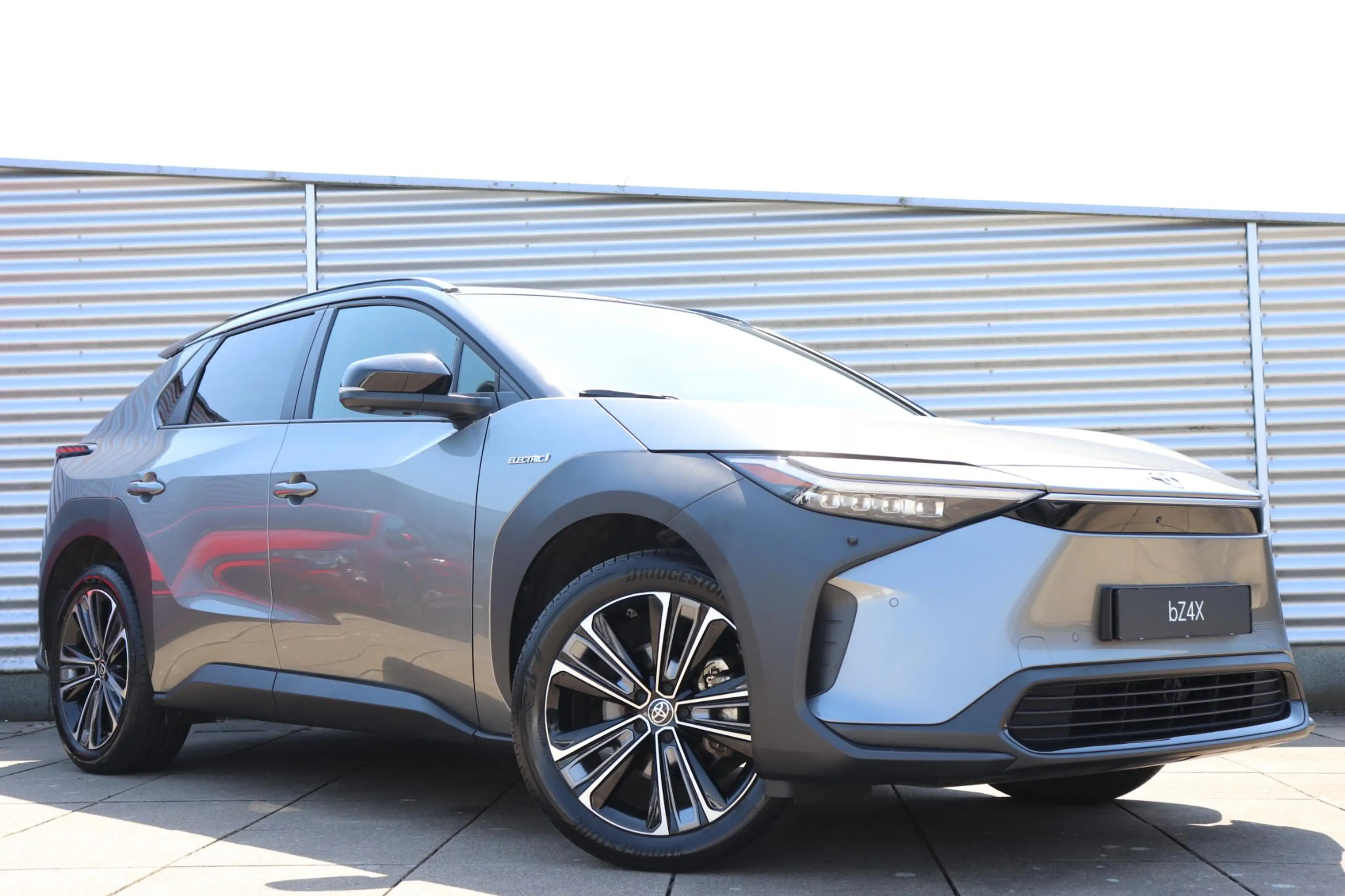 Toyota bZ4X Premium 71 kWh Limited, Bi-Tone, Panodak, JBL, 360 — photo 4