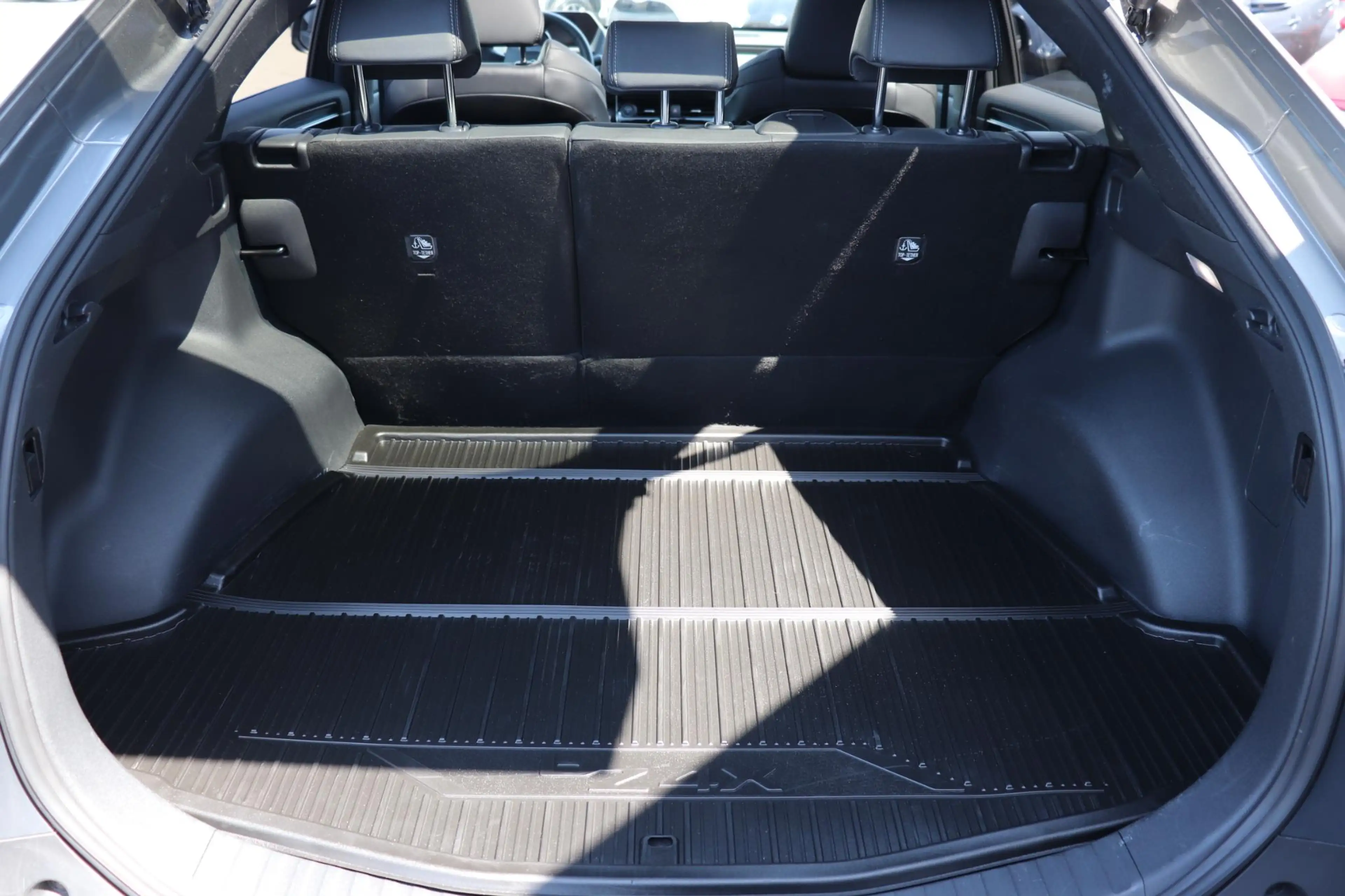 Toyota bZ4X Premium 71 kWh Limited, Bi-Tone, Panodak, JBL, 360 — photo 12