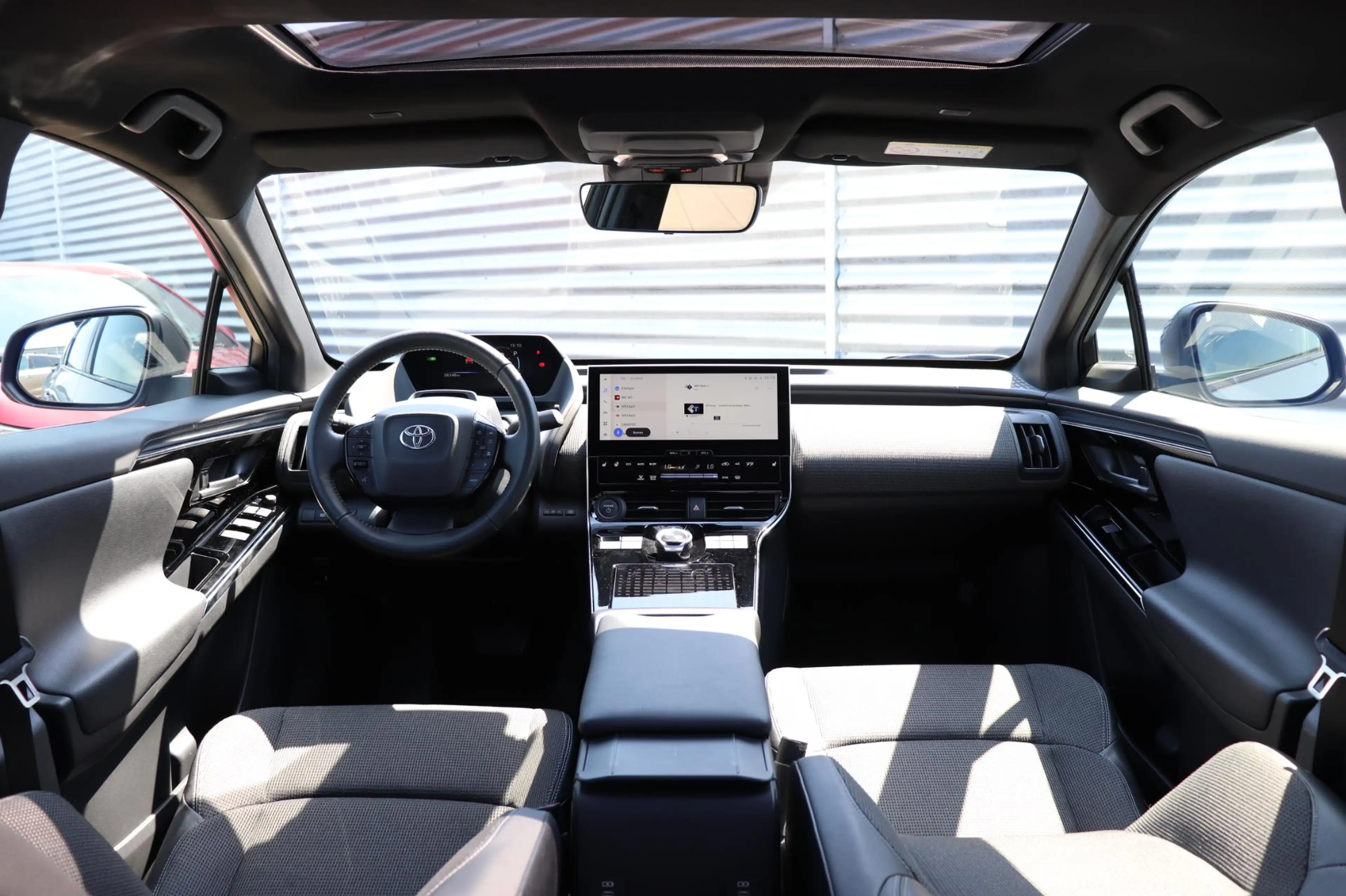 Toyota bZ4X Premium 71 kWh Limited, Bi-Tone, Panodak, JBL, 360 — photo 3
