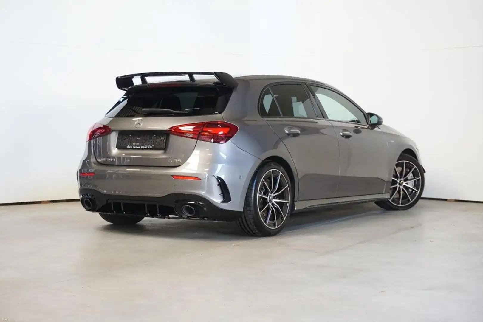 Mercedes-Benz A 35 AMG 4M - AMG Aerodynamic - RIDE CONTROL-NIGHT PAKKET Grijs - 2