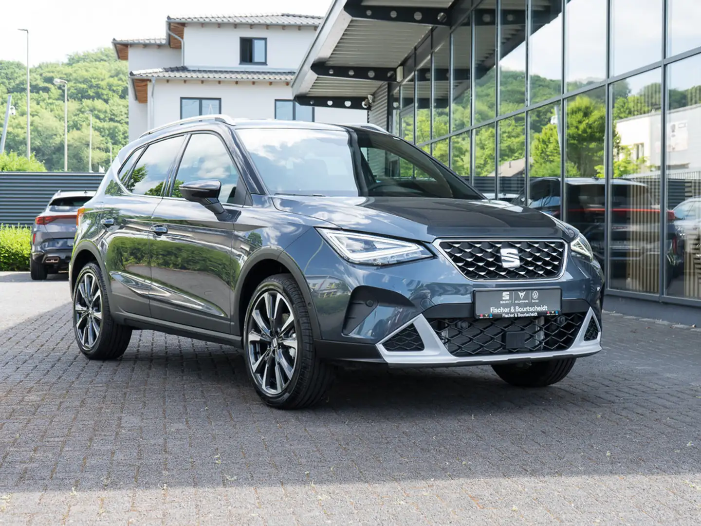 SEAT Arona 1.0 TSI Xperience BEATS SHZ LED DINAMIC Gris - 2