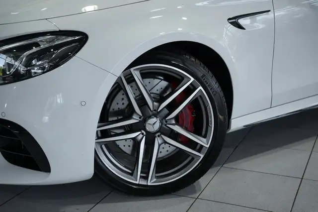 Mercedes-Benz E-Class view 3