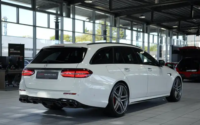 Mercedes-Benz E-Class view 8